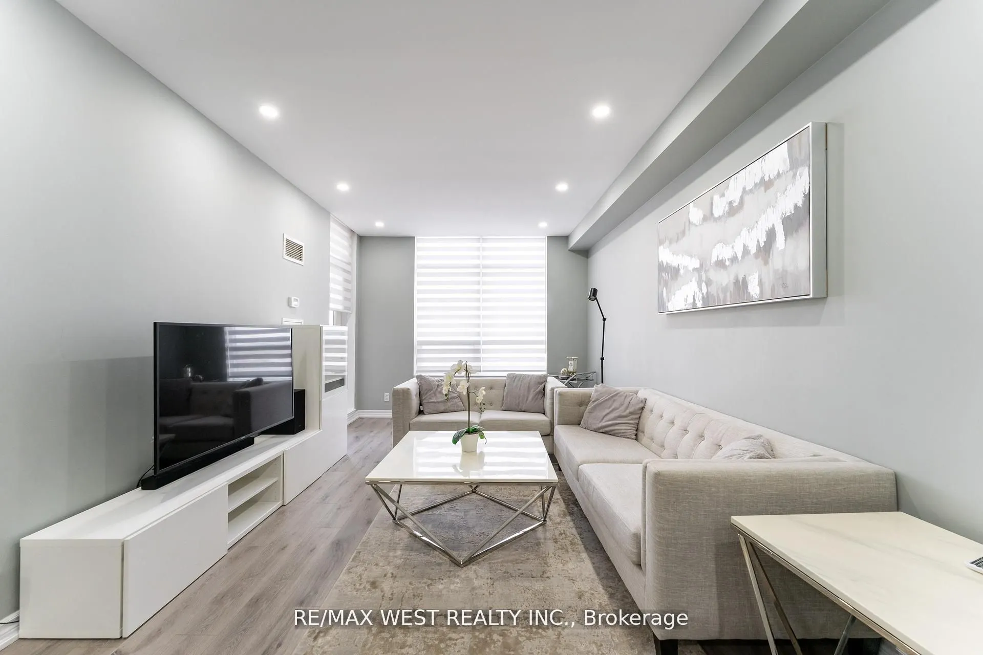 9225 Jane Street, #916