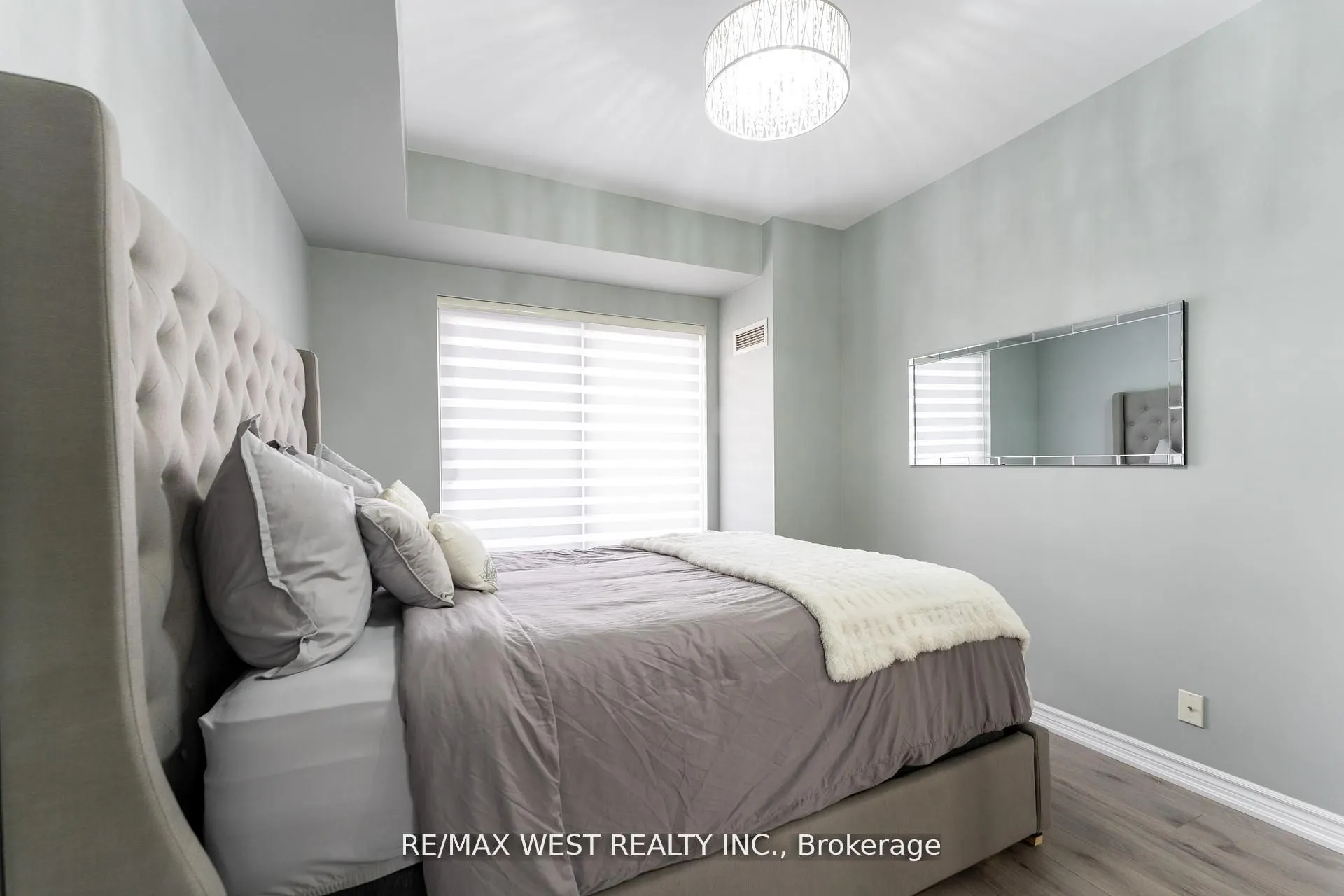 9225 Jane Street, #916