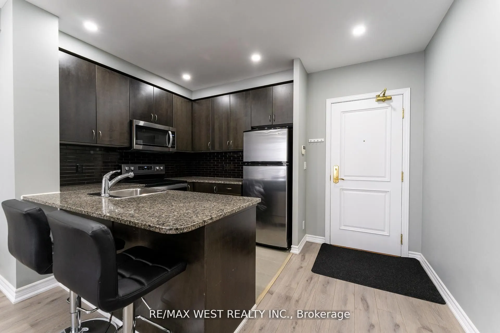 9225 Jane Street, #916
