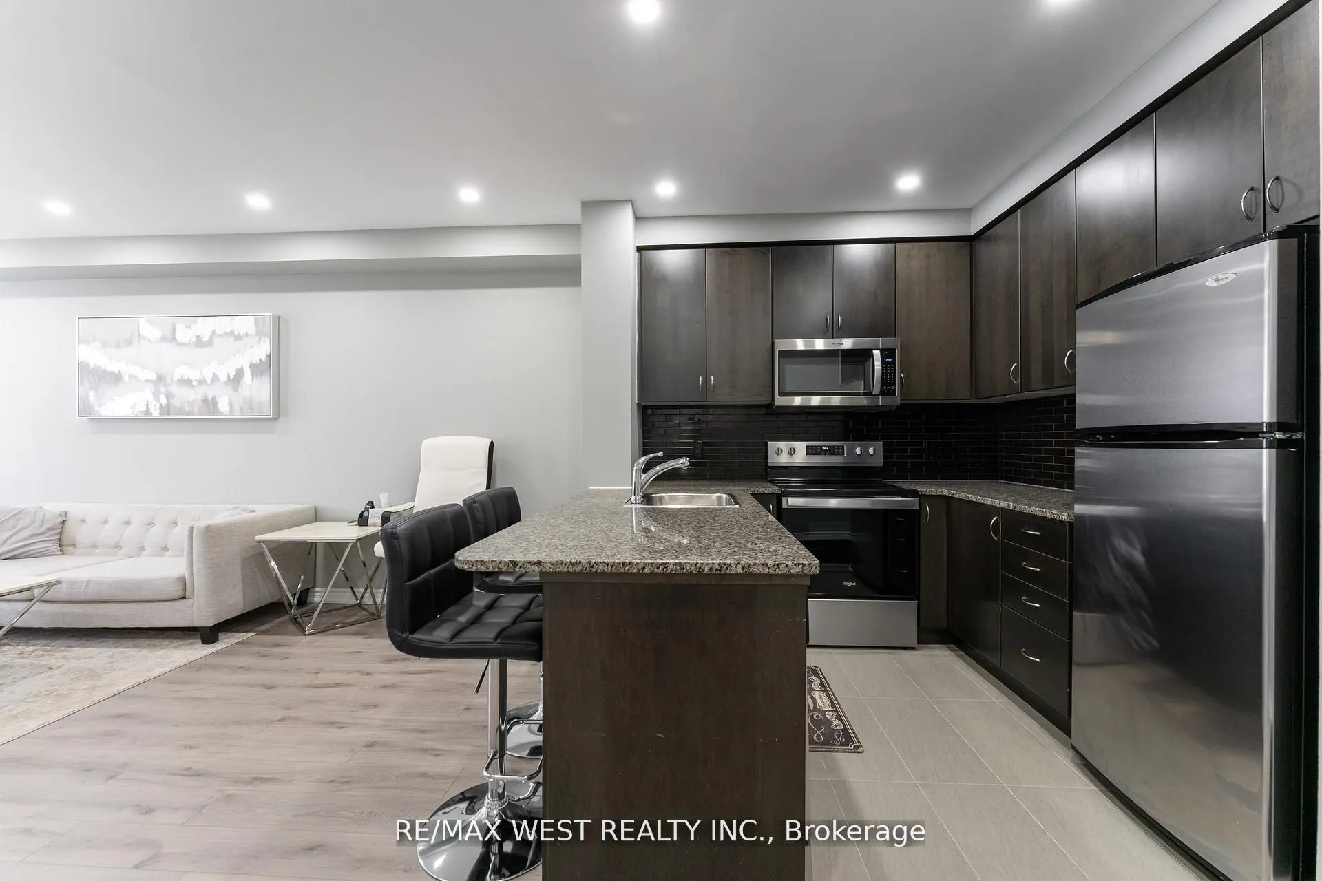 9225 Jane Street, #916