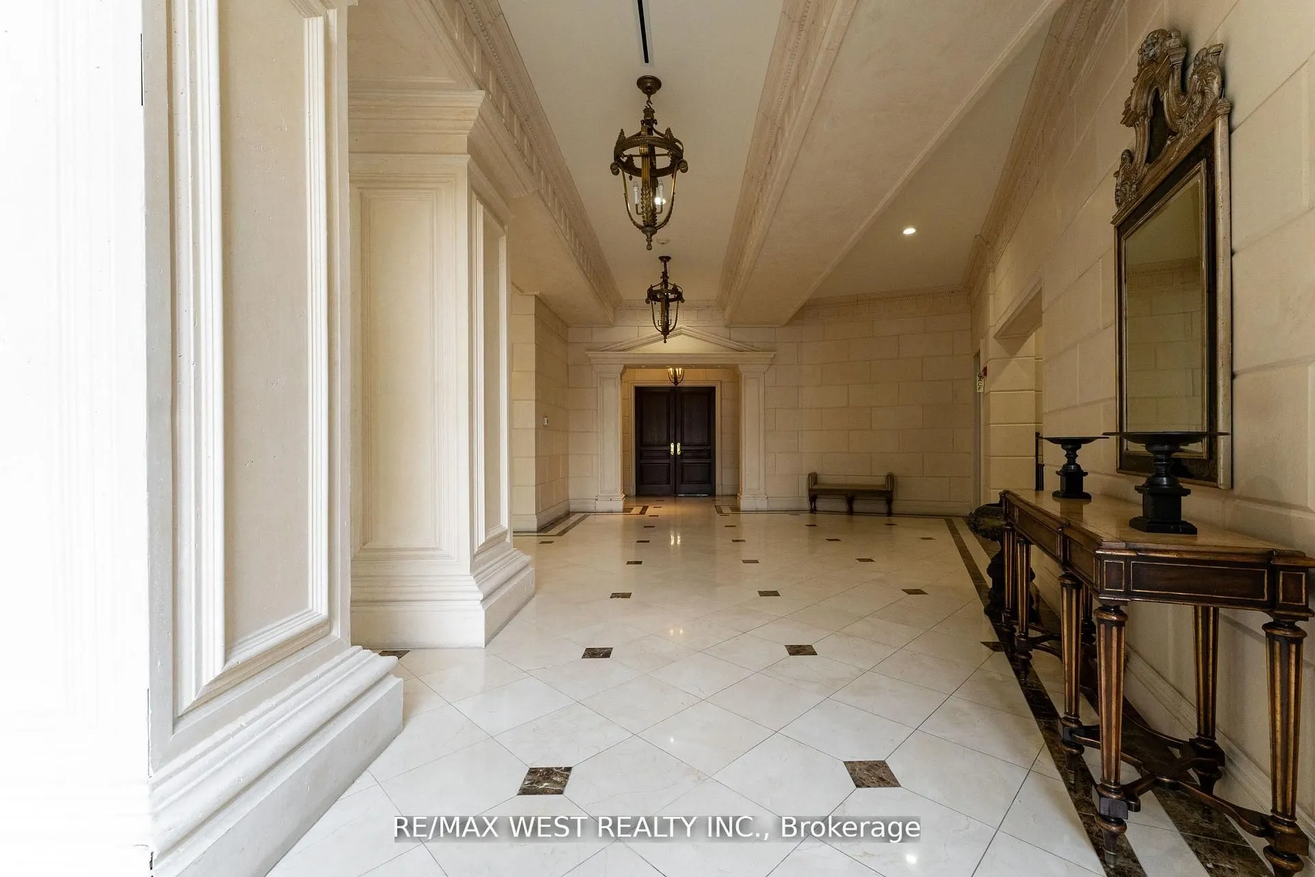 9225 Jane Street, #916