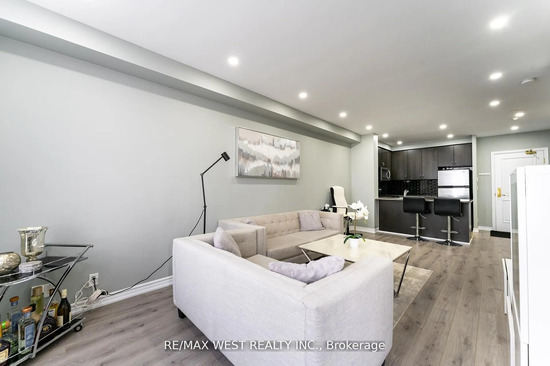 9225 Jane Street, #916