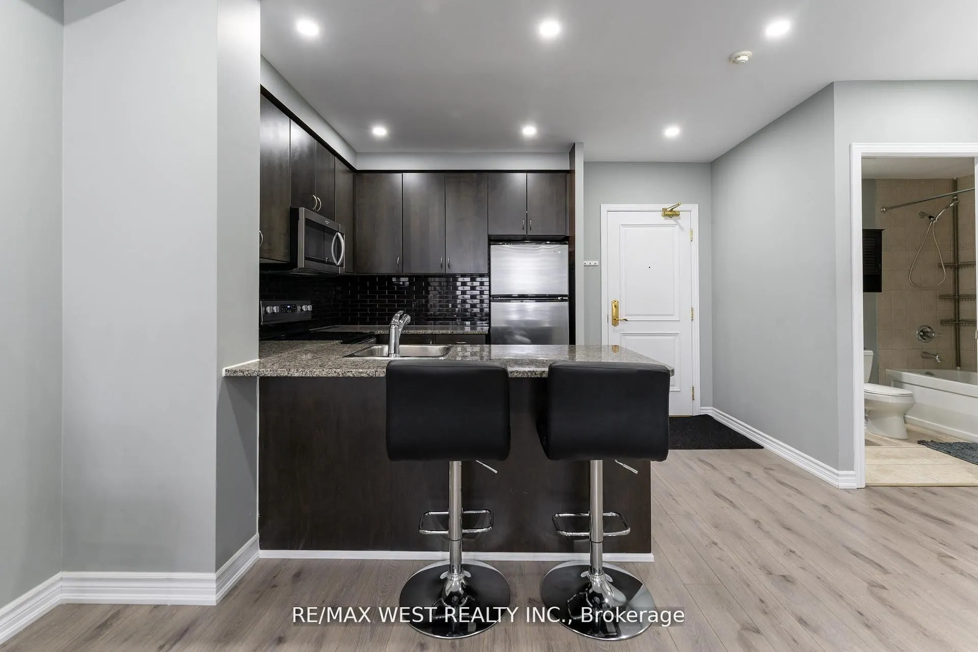 9225 Jane Street, #916