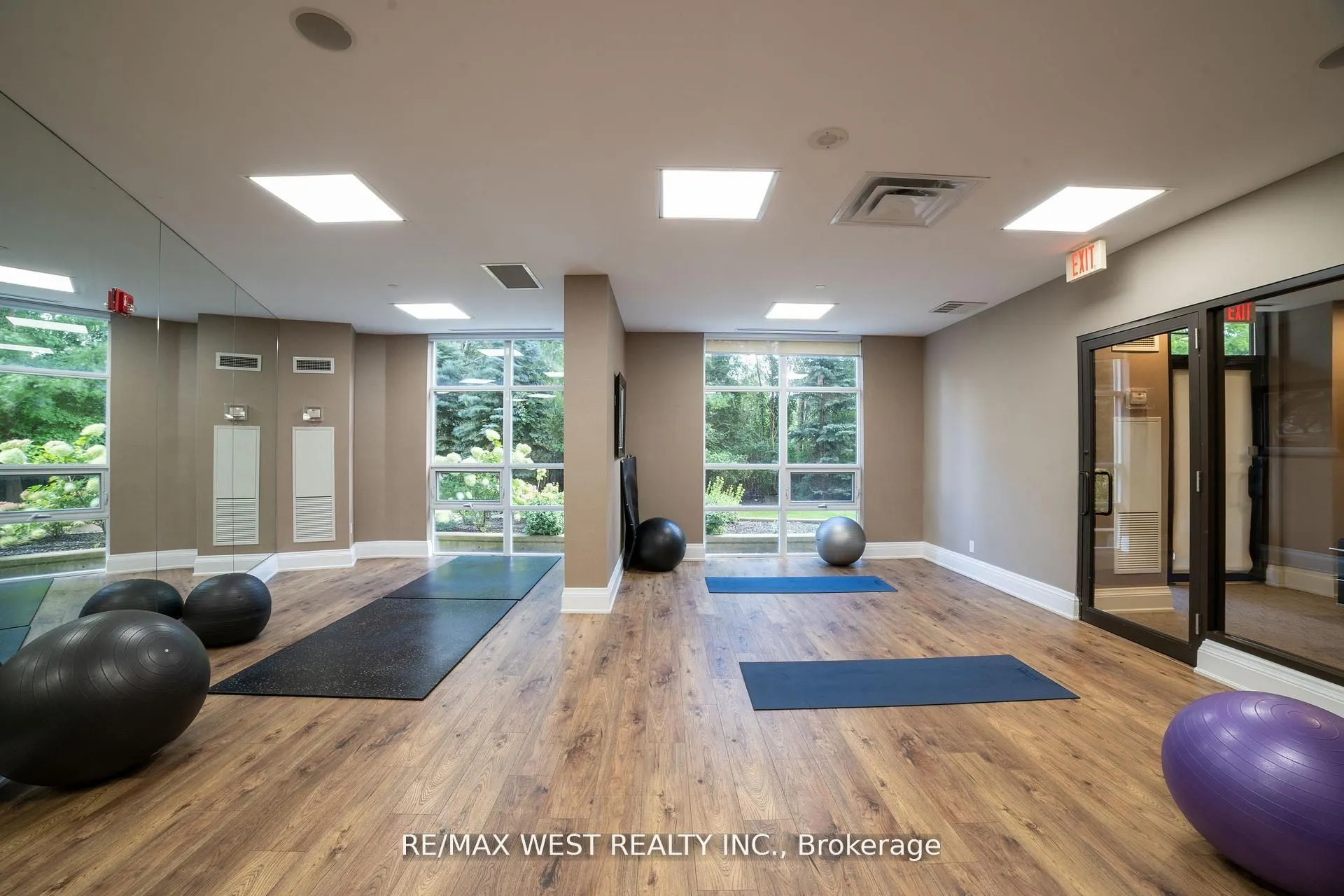 9225 Jane Street, #916