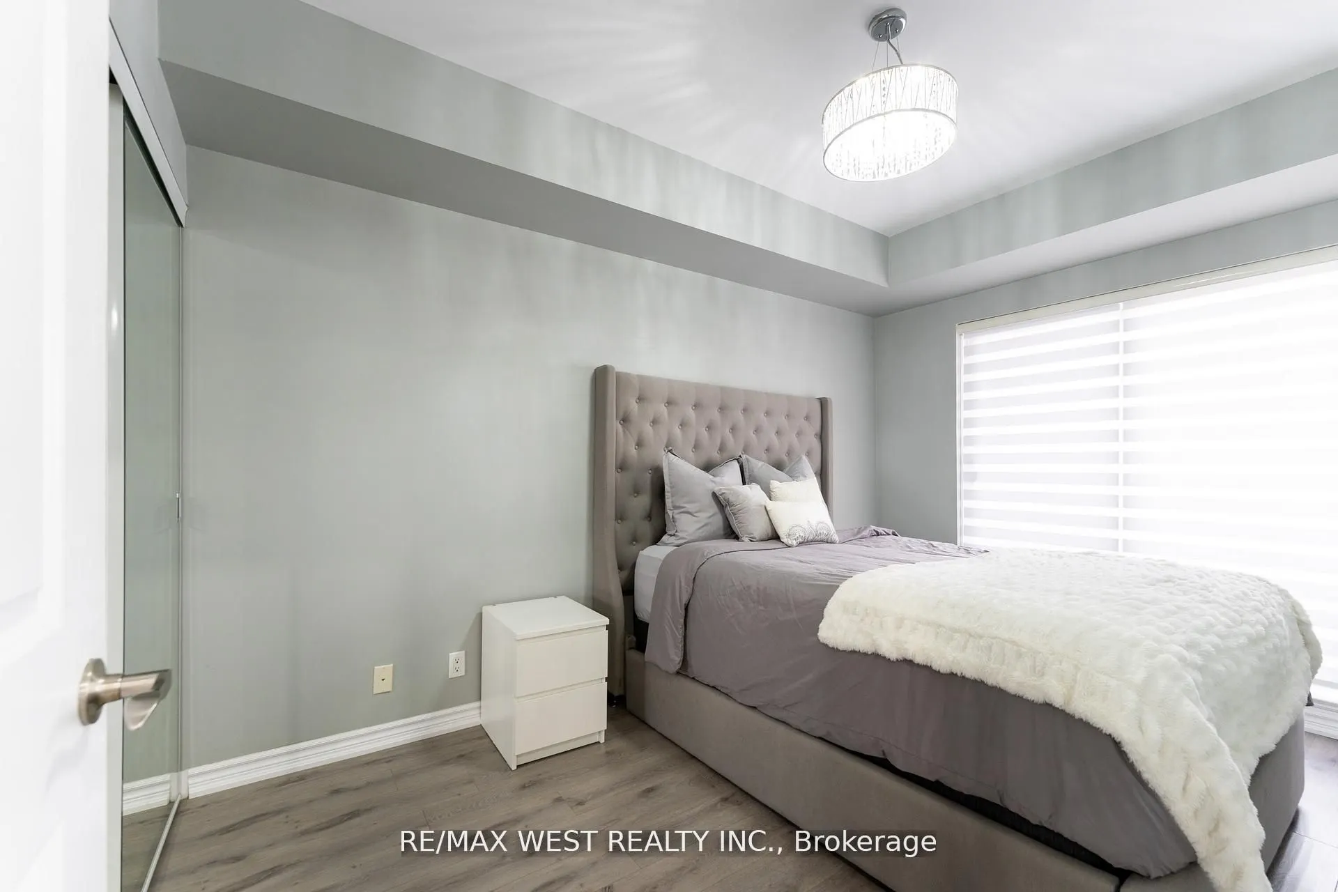 9225 Jane Street, #916