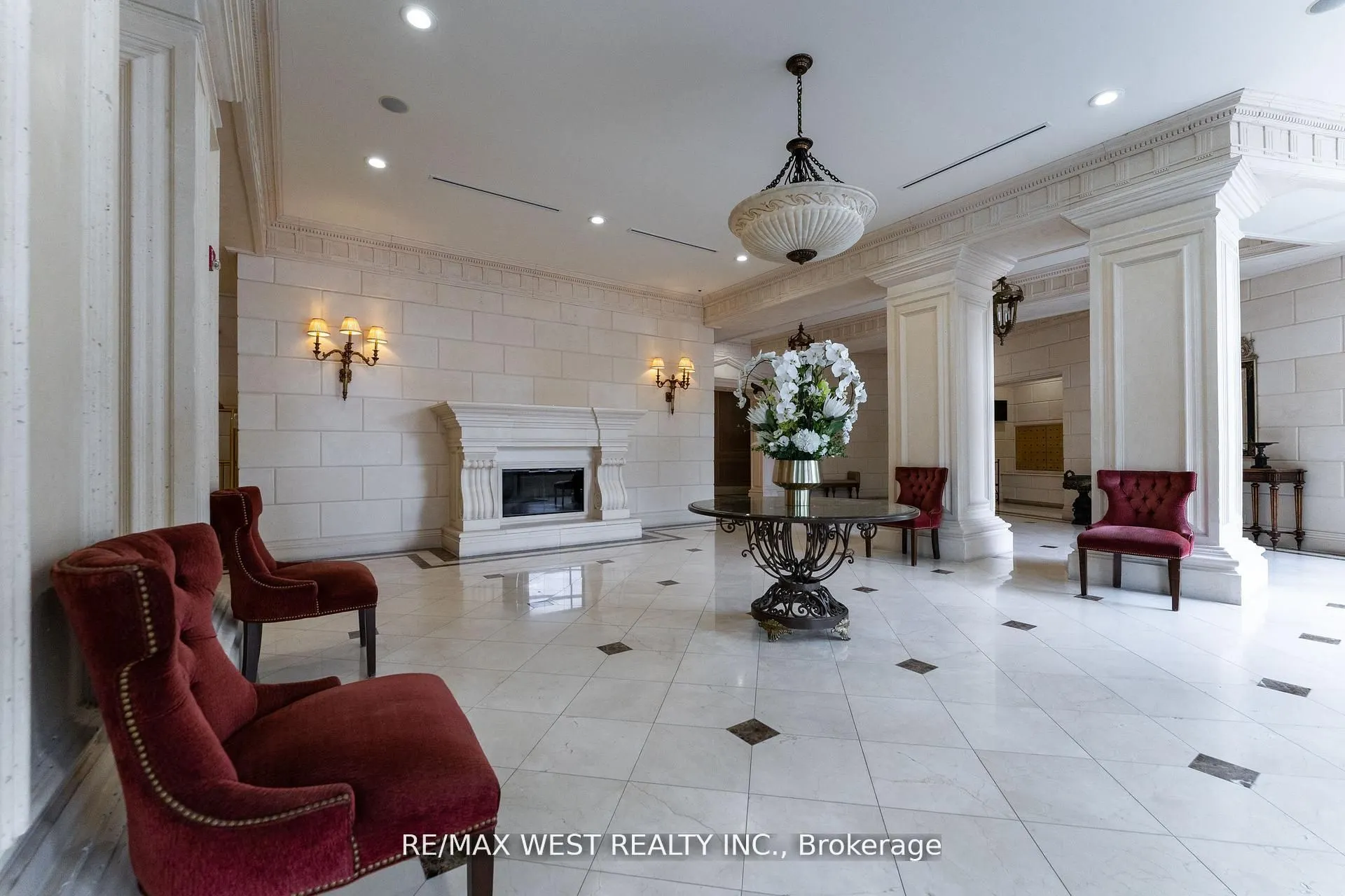 9225 Jane Street, #916