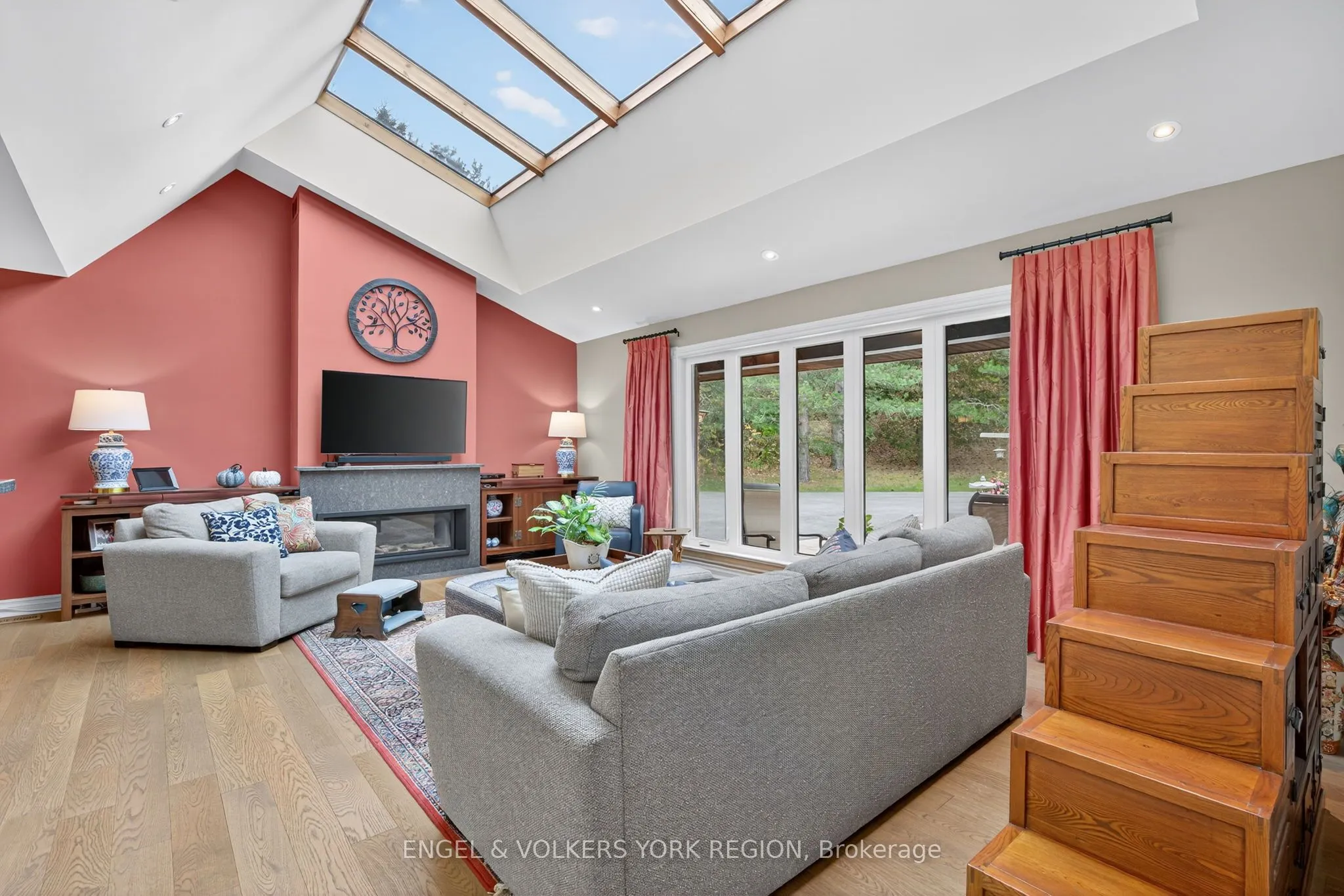 90 Dearbourne Avenue