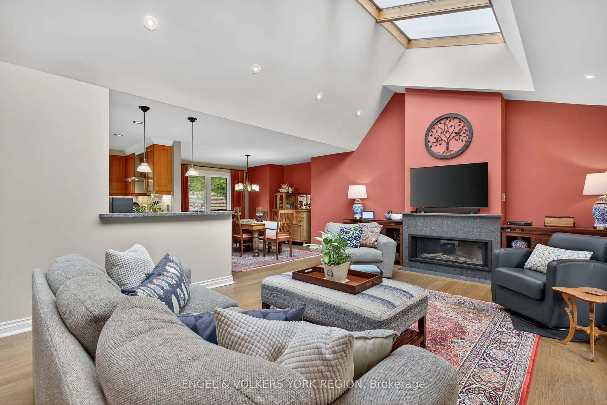 90 Dearbourne Avenue