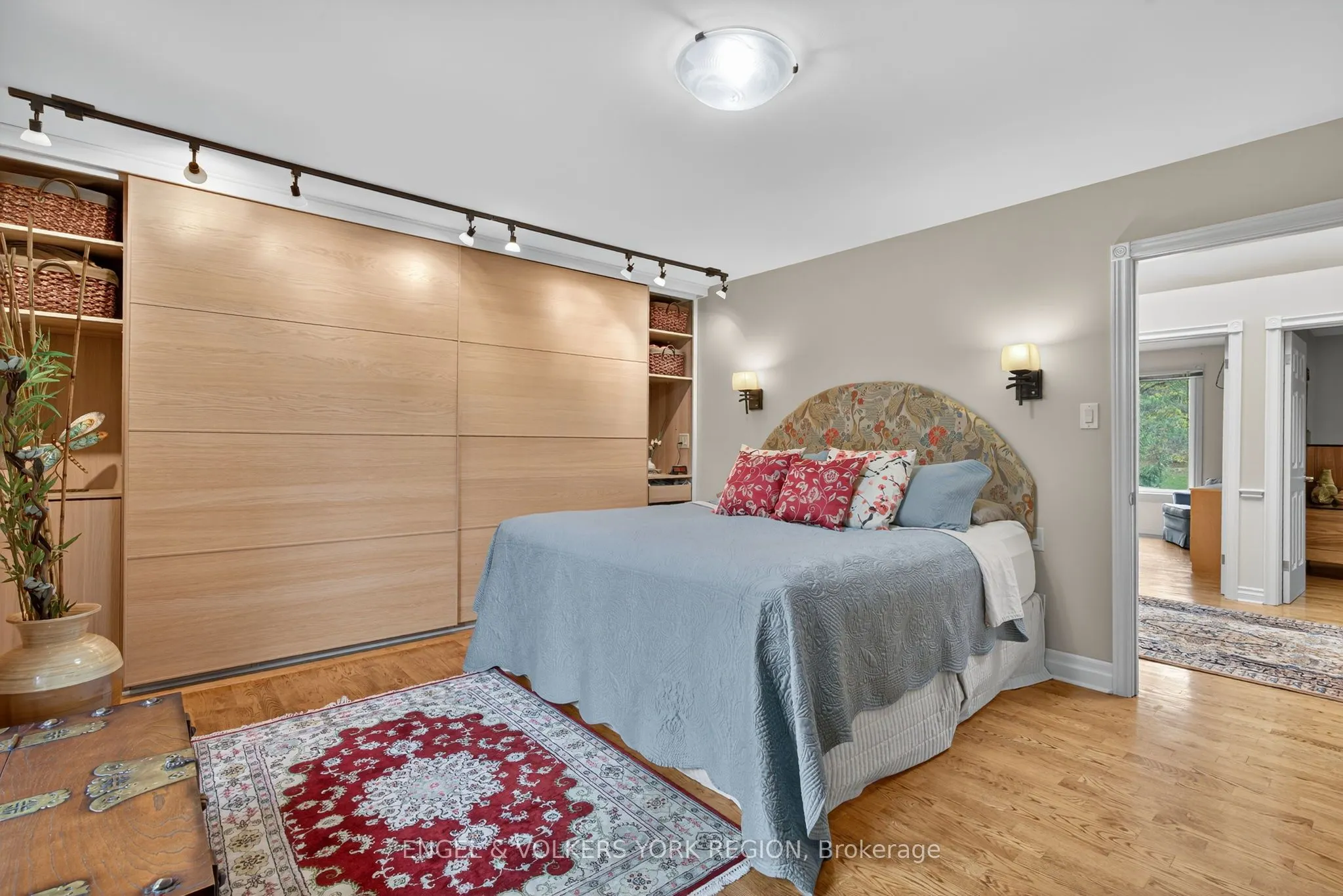 90 Dearbourne Avenue