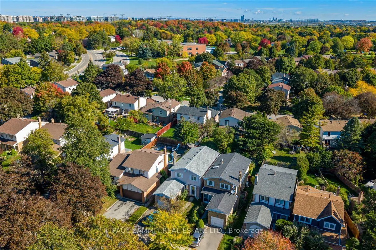 11 Tamarack Drive