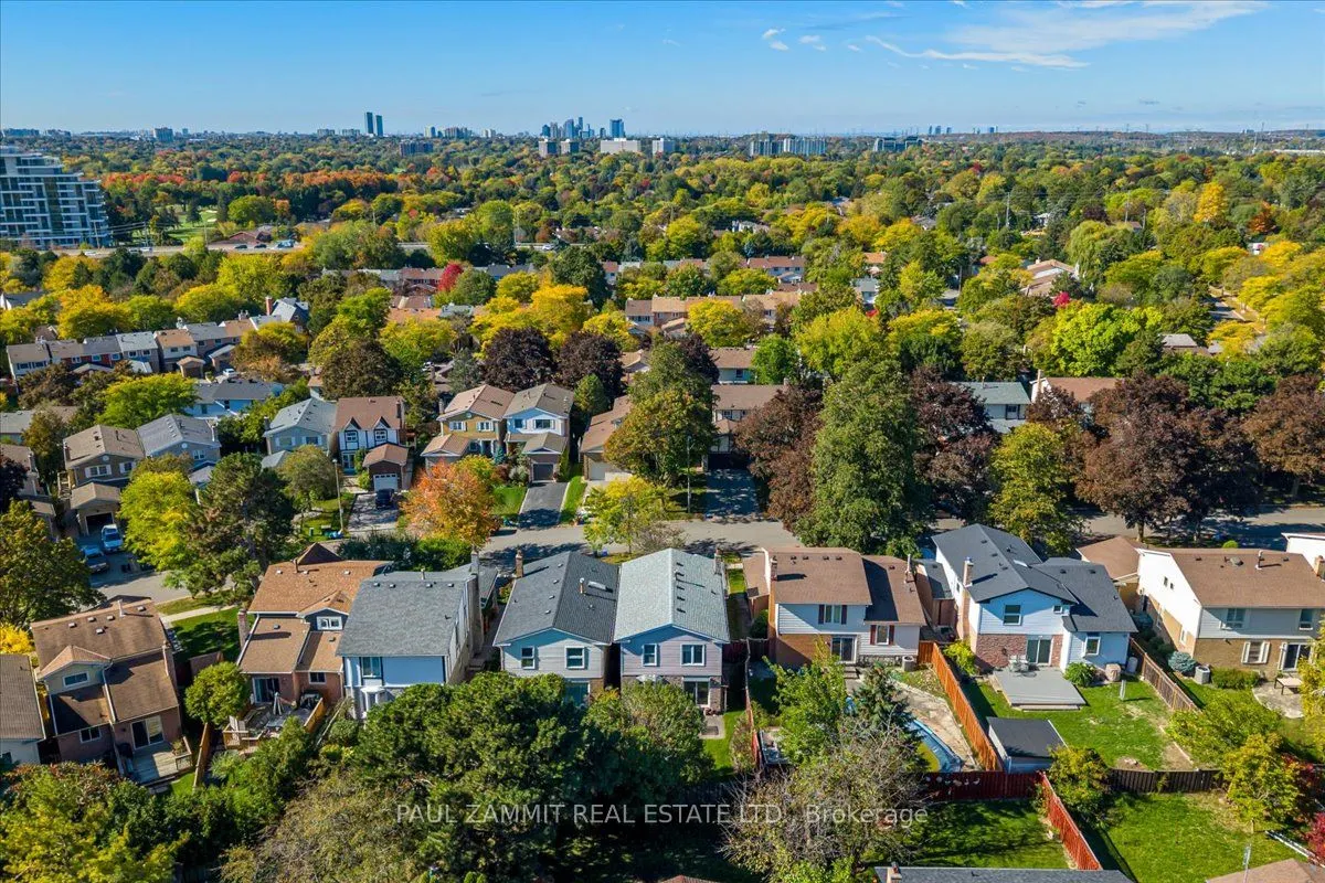 11 Tamarack Drive
