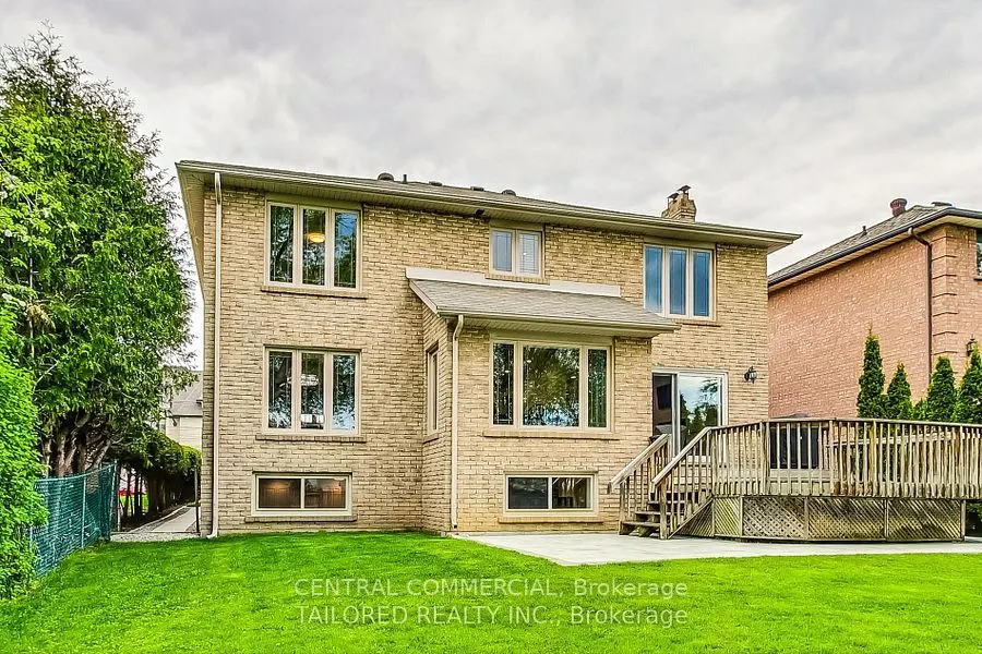 35 Mackay Avenue