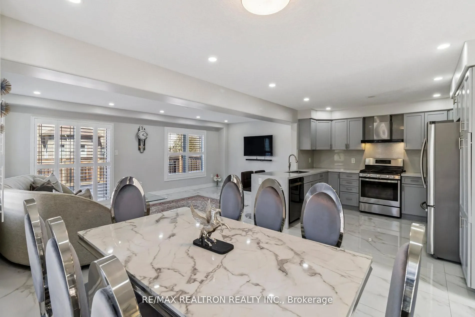 45 Irwin Crescent