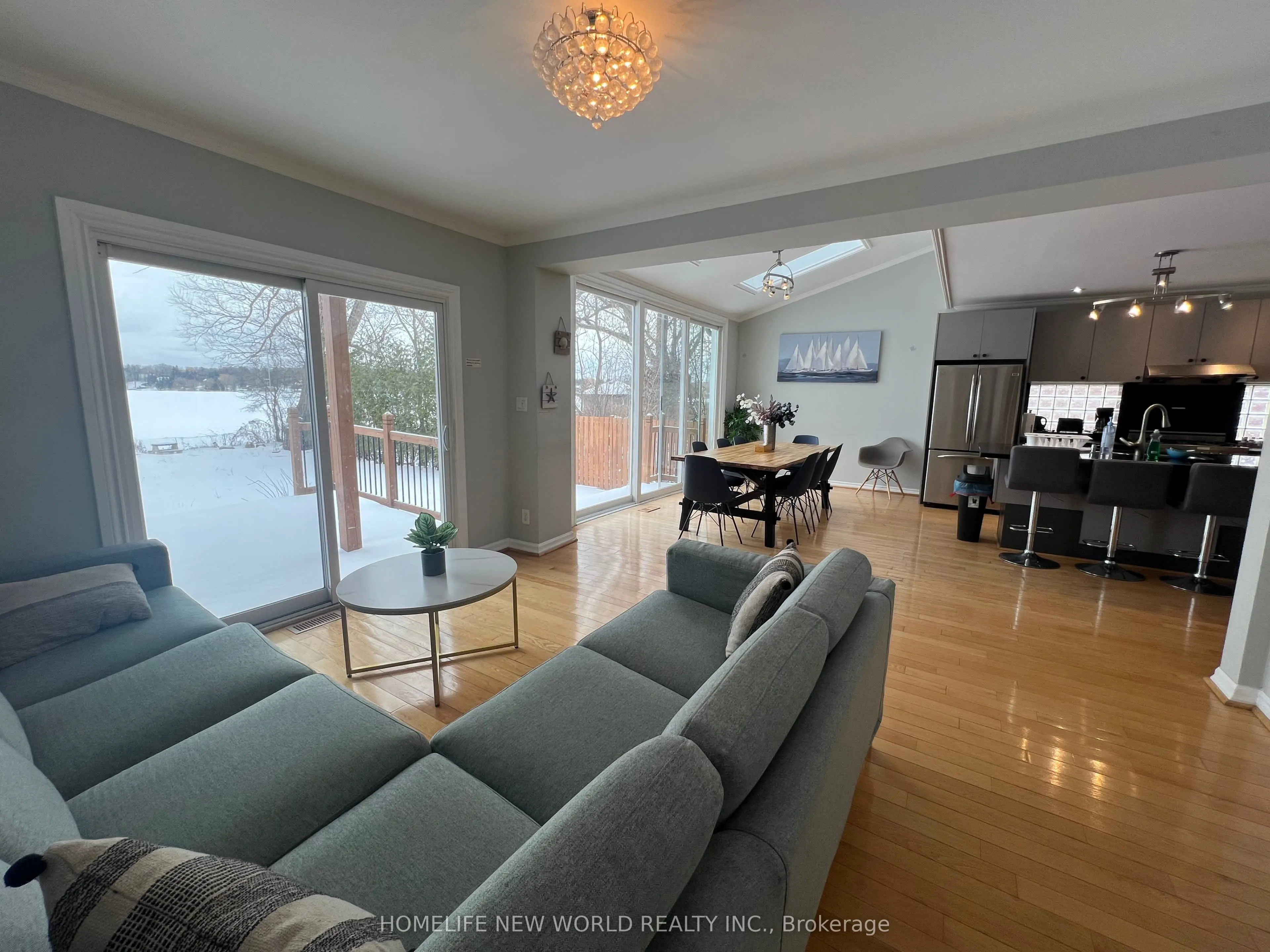 253 Lakeland Crescent