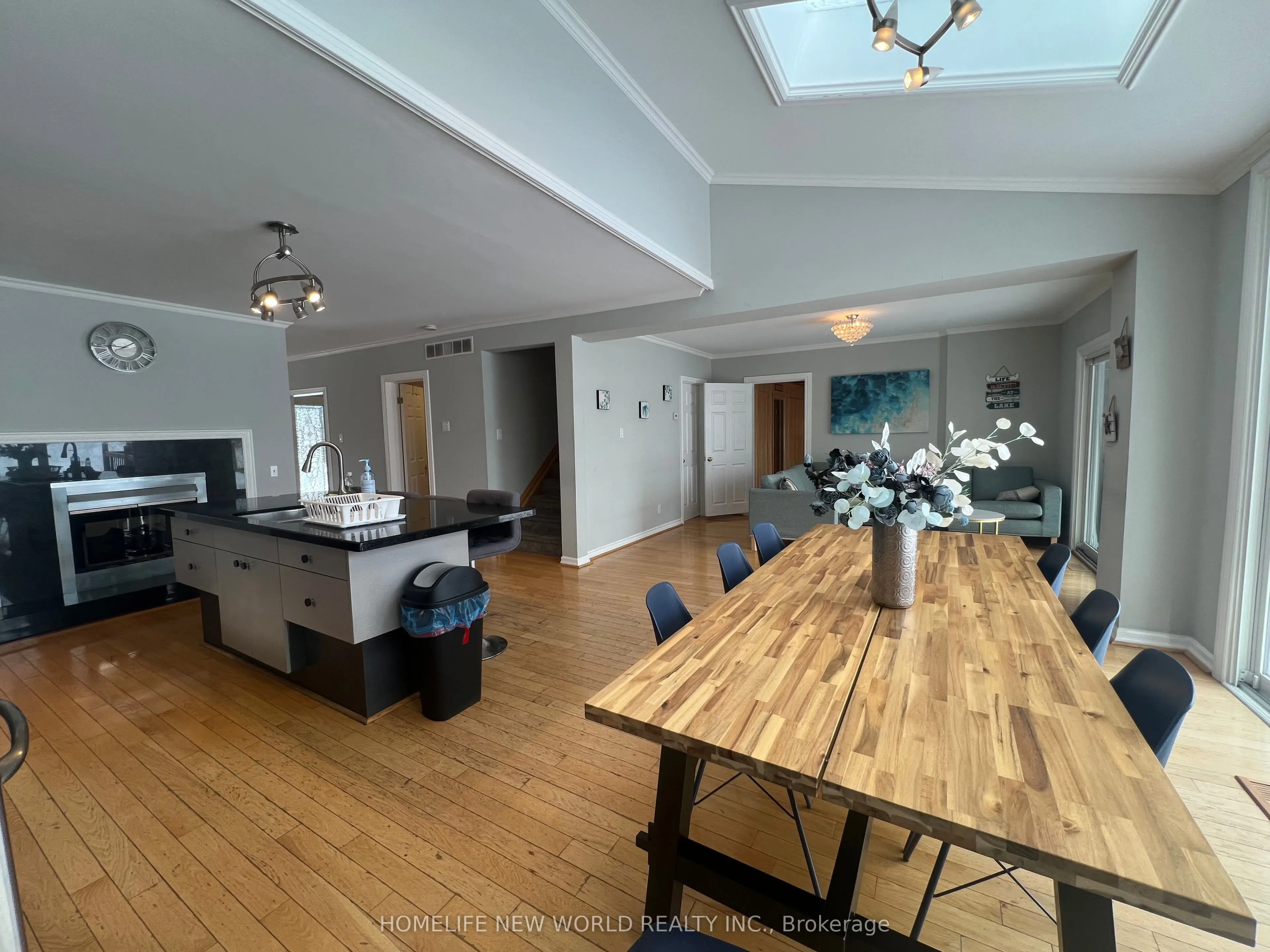 253 Lakeland Crescent
