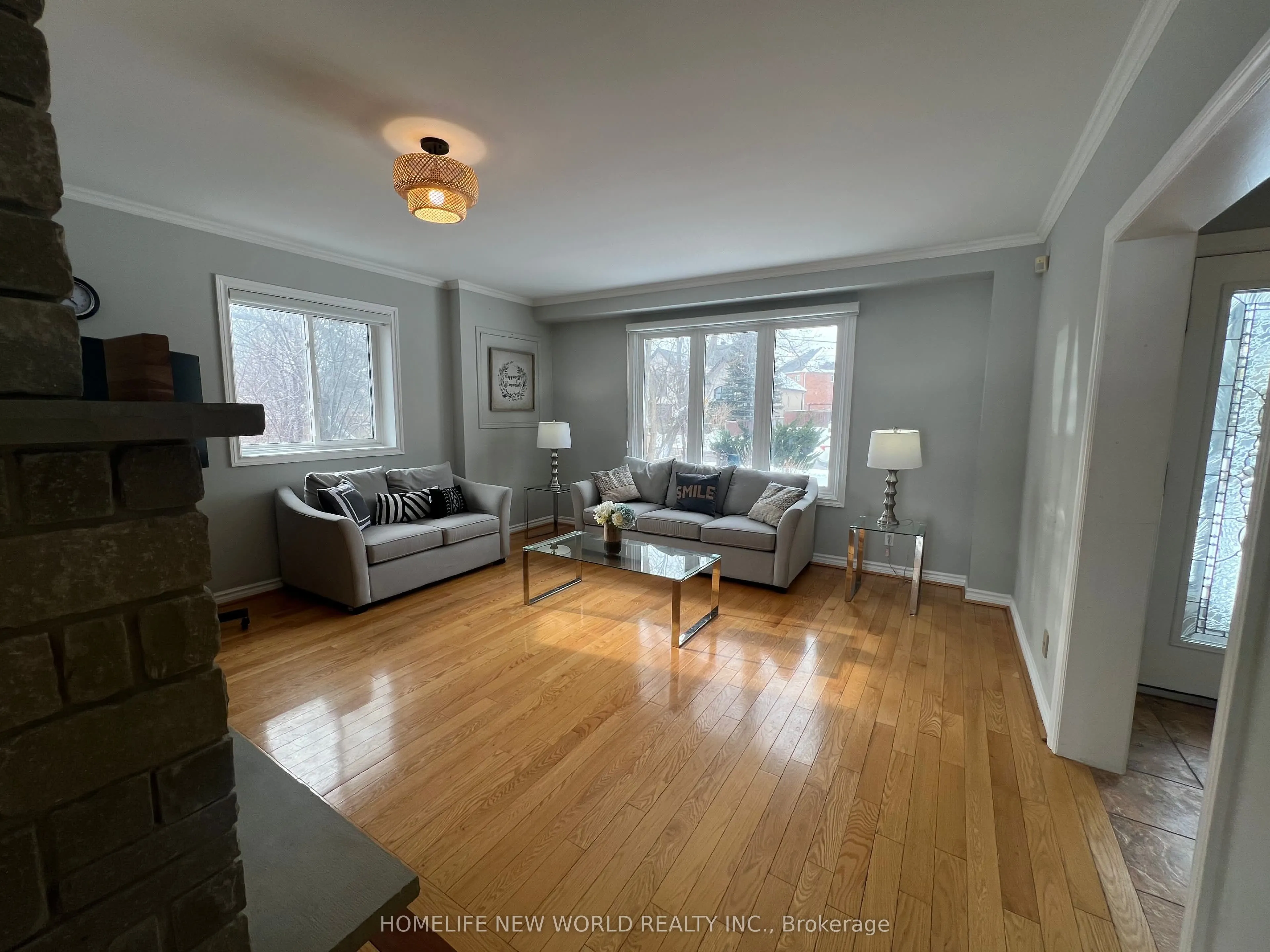 253 Lakeland Crescent