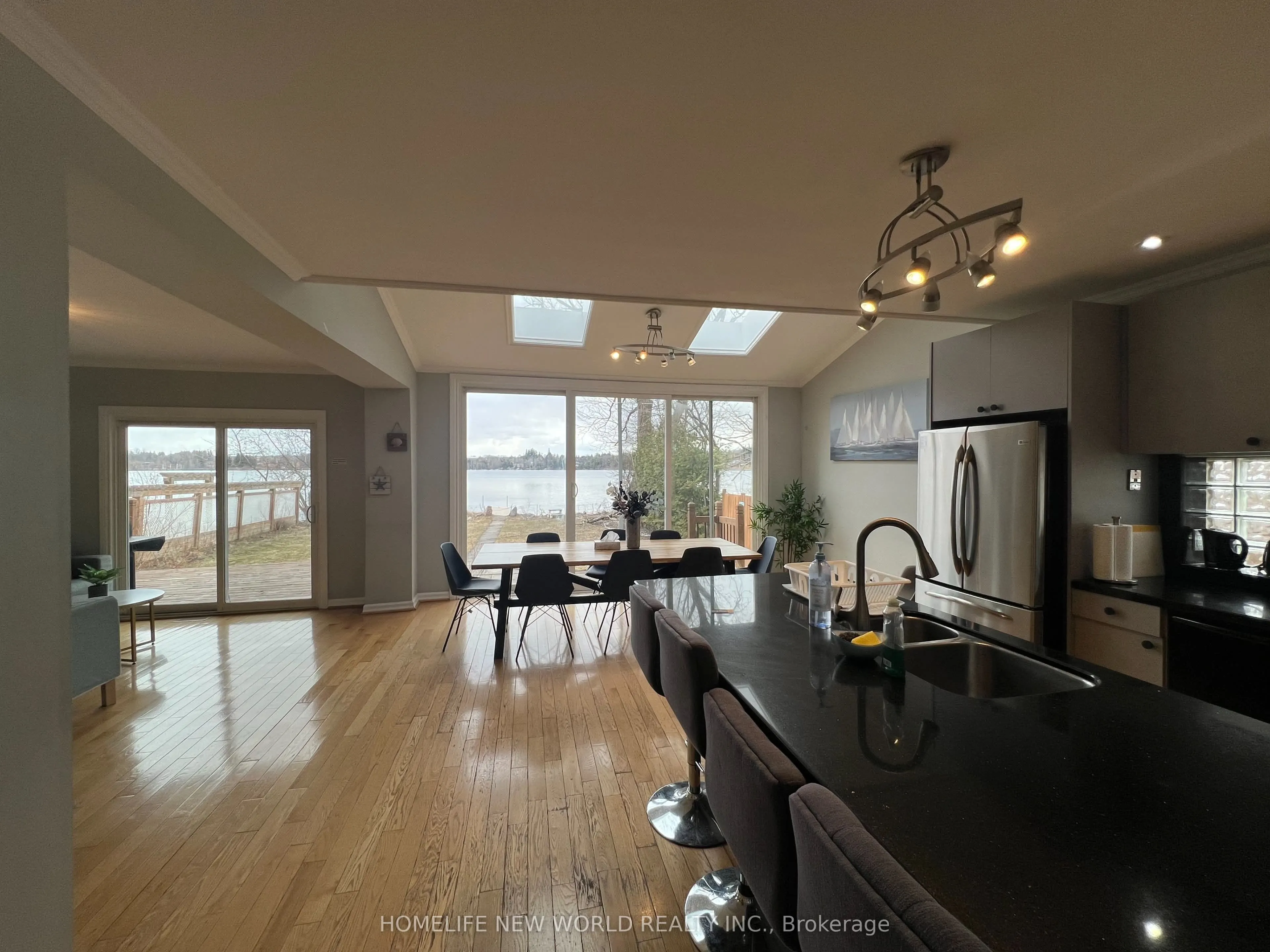 253 Lakeland Crescent