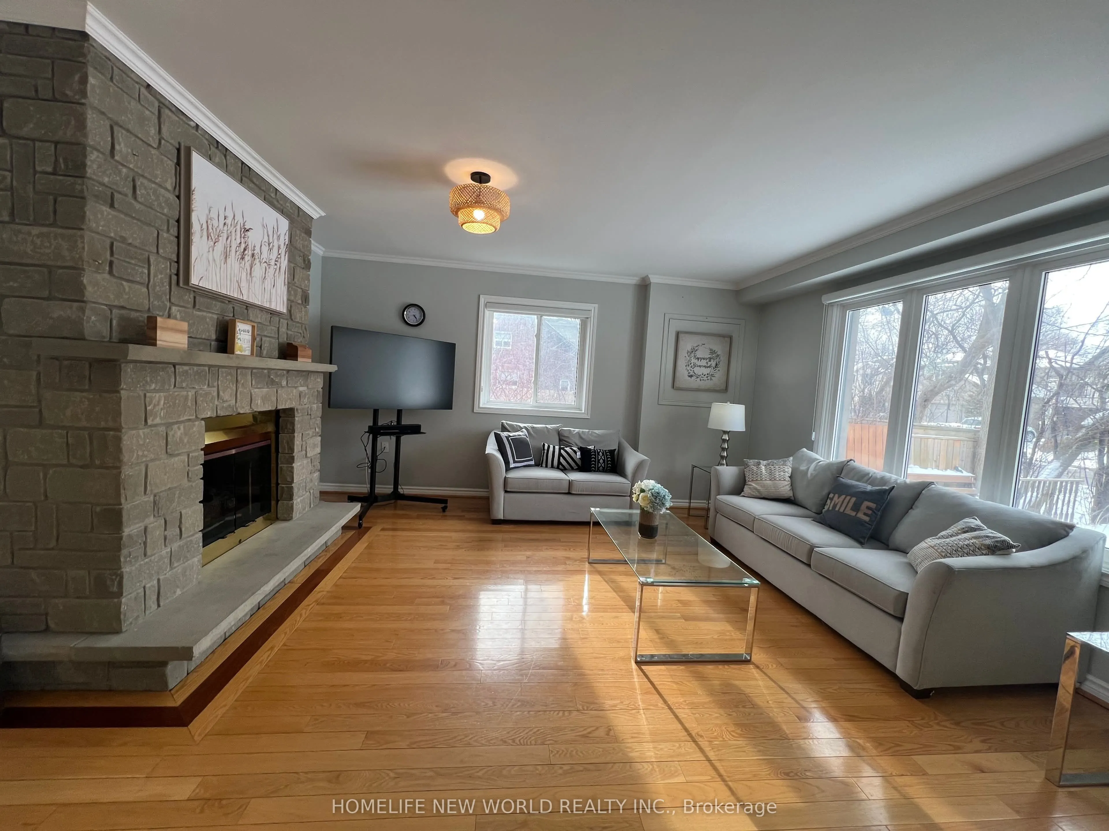 253 Lakeland Crescent