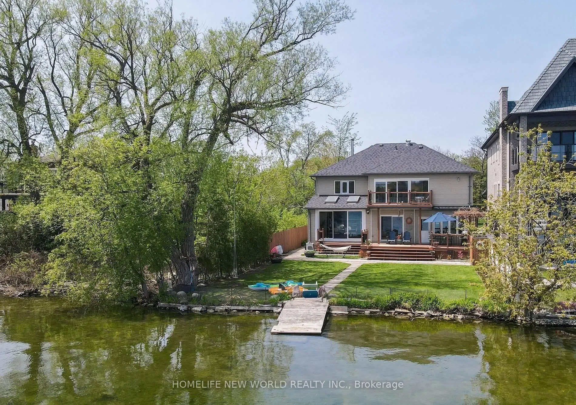 253 Lakeland Crescent