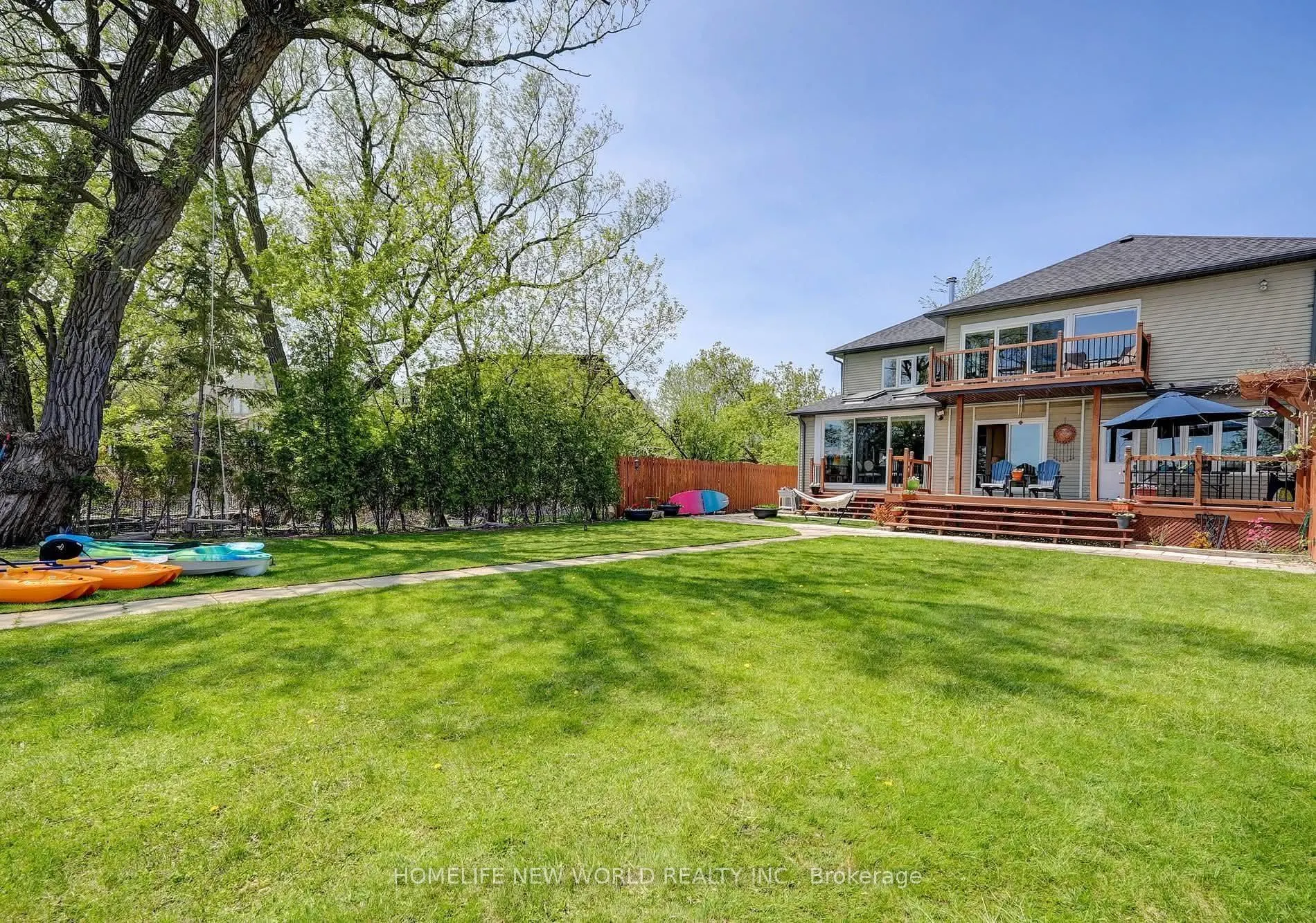 253 Lakeland Crescent