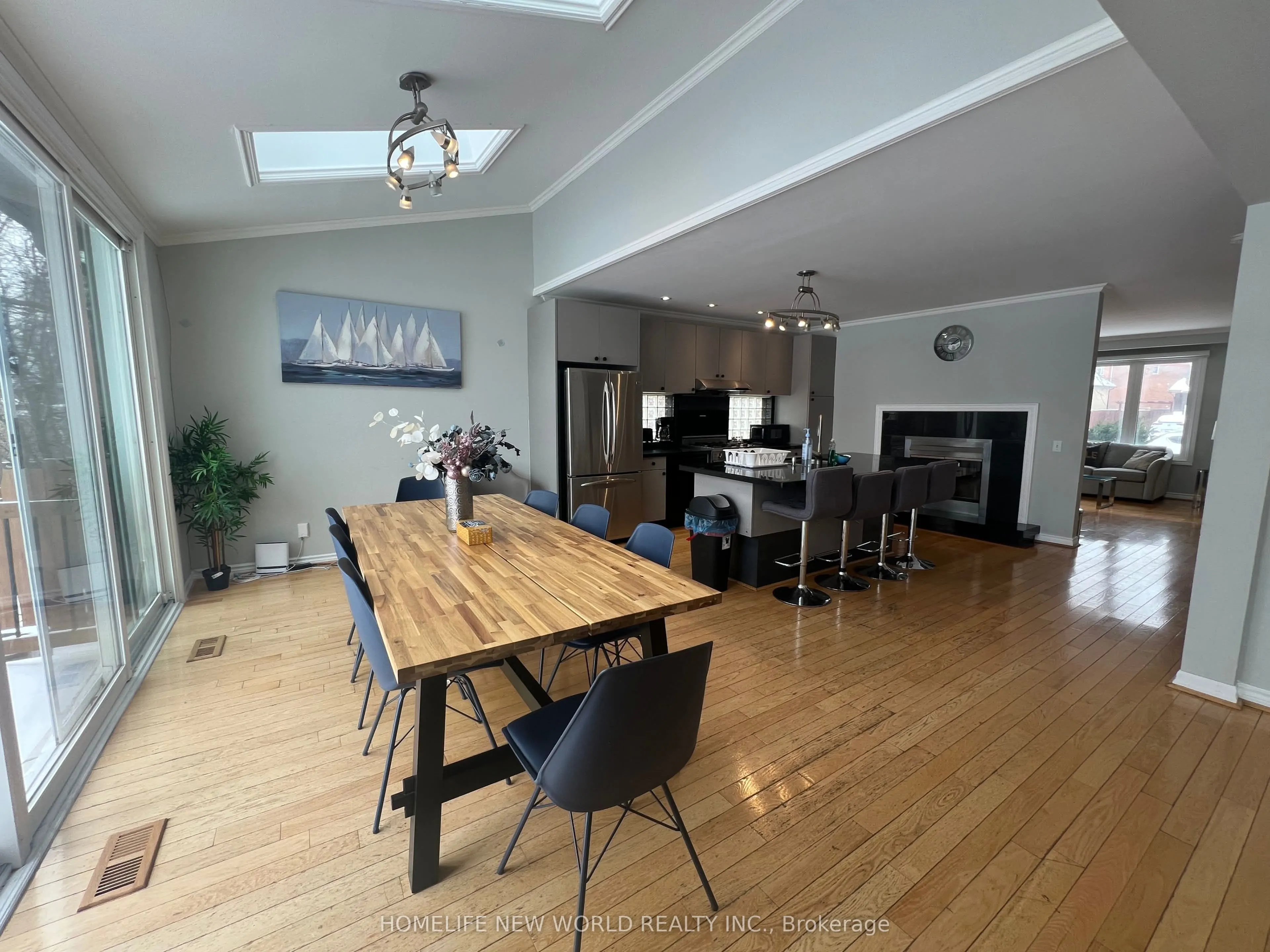 253 Lakeland Crescent