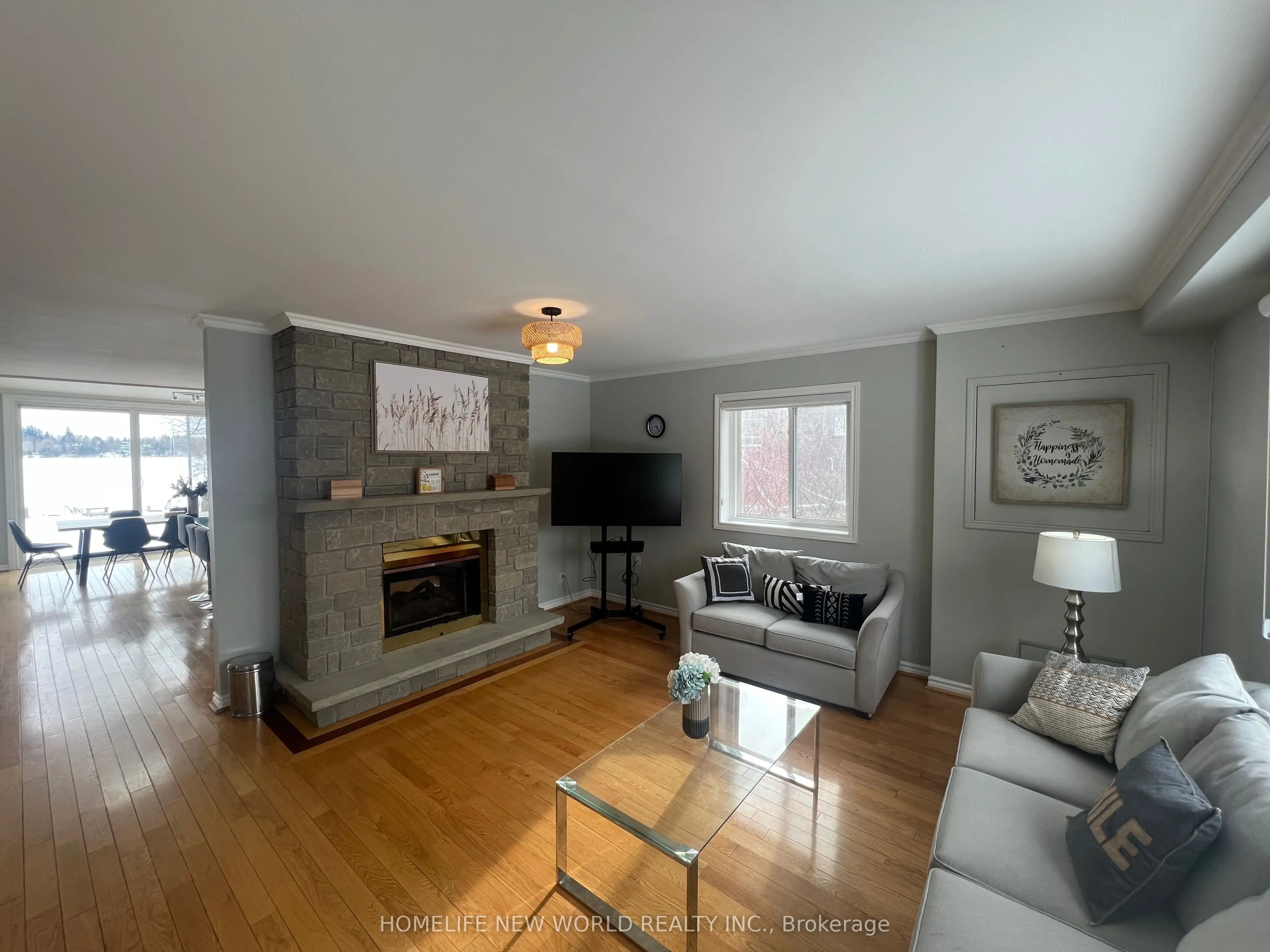 253 Lakeland Crescent