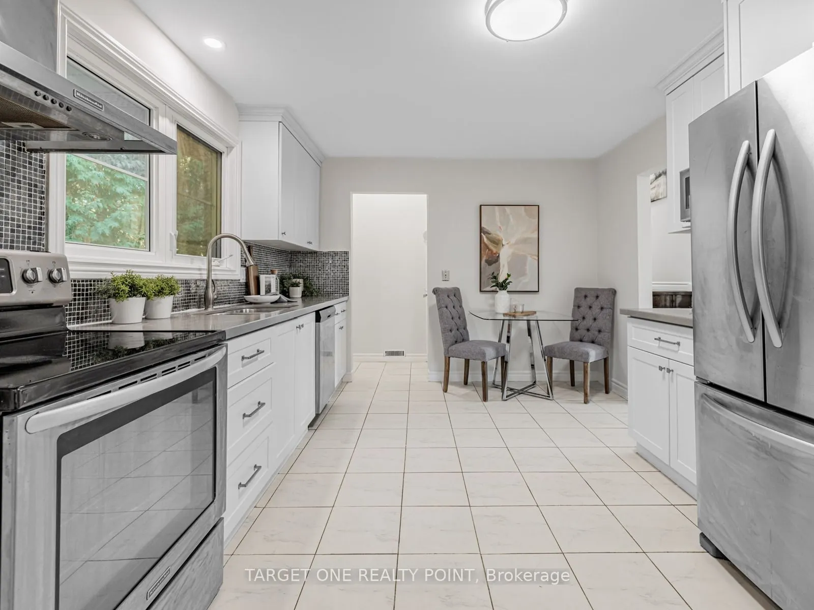 93 Mayvern Crescent