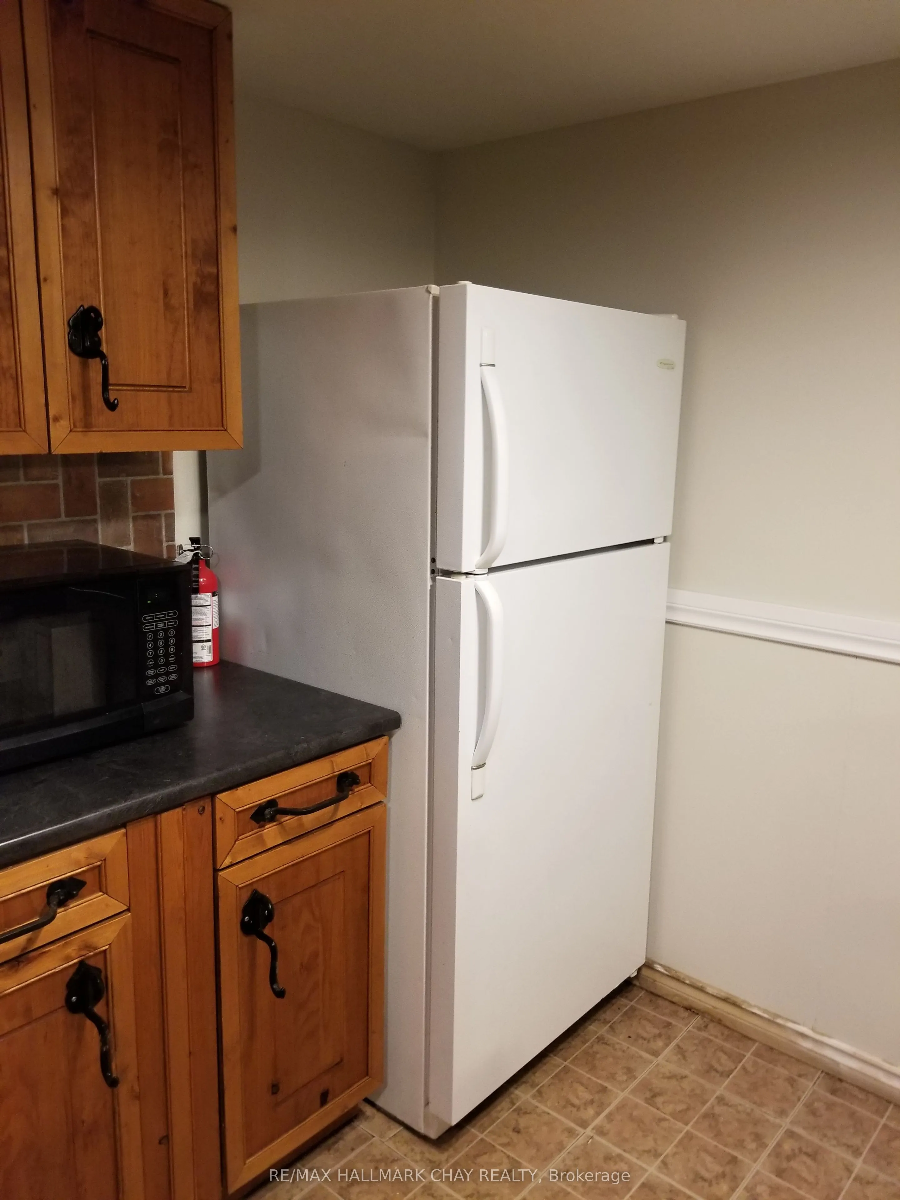 11B Park Crescent, #lower unit