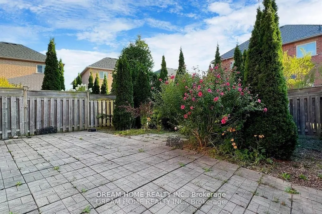 16 Bond Lake Park Street
