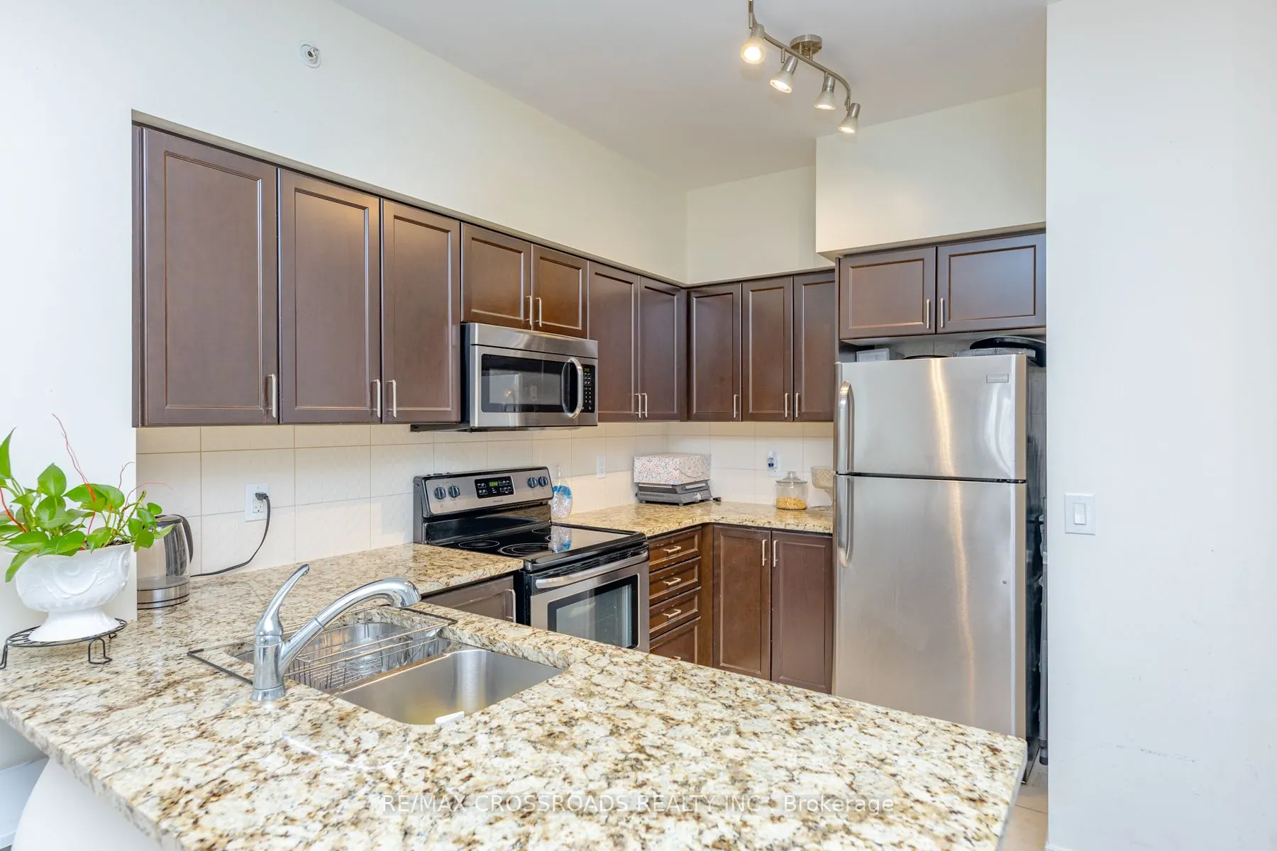 9255 Jane Street, #410