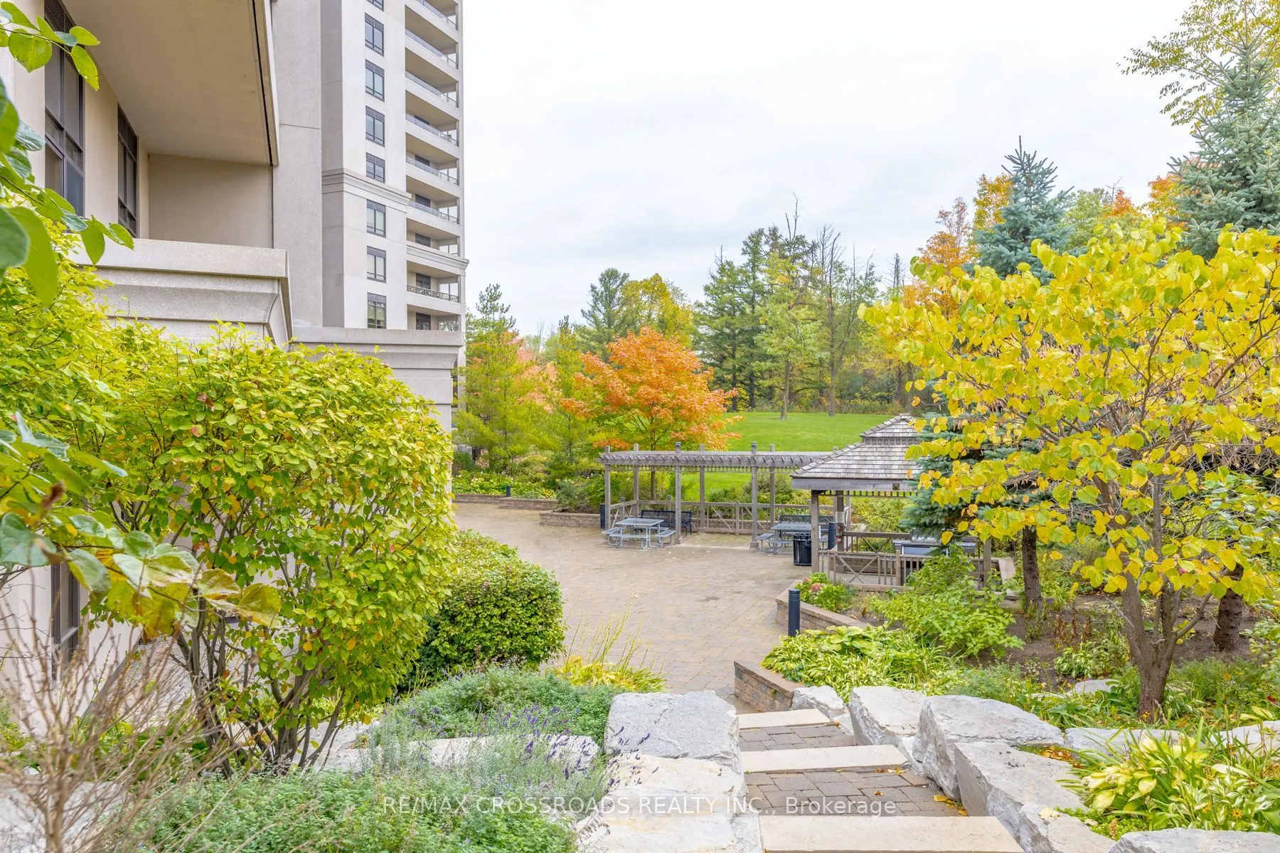9255 Jane Street, #410