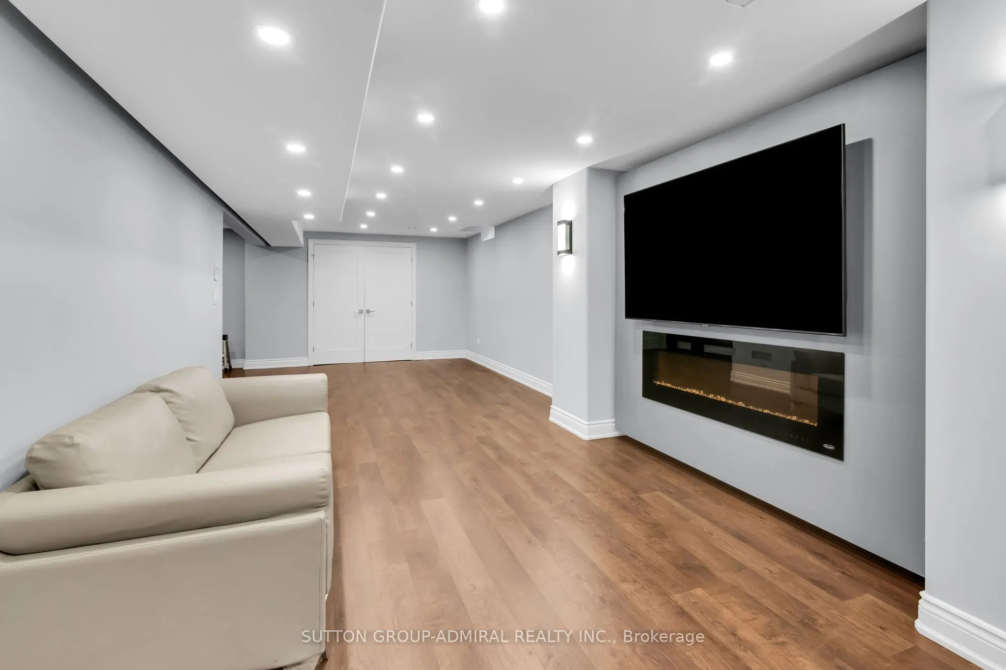 25 Grenadier Crescent