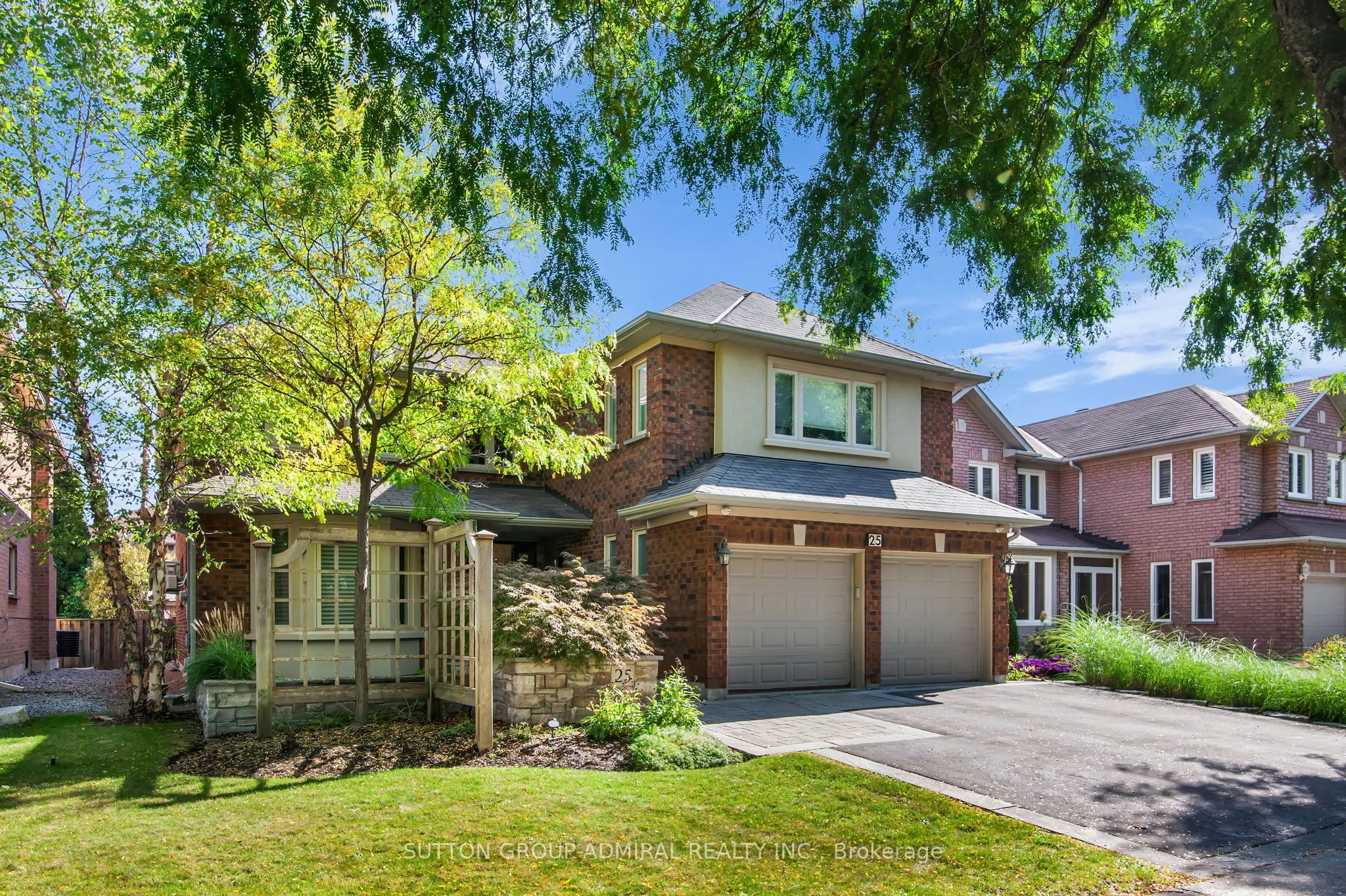 25 Grenadier Crescent