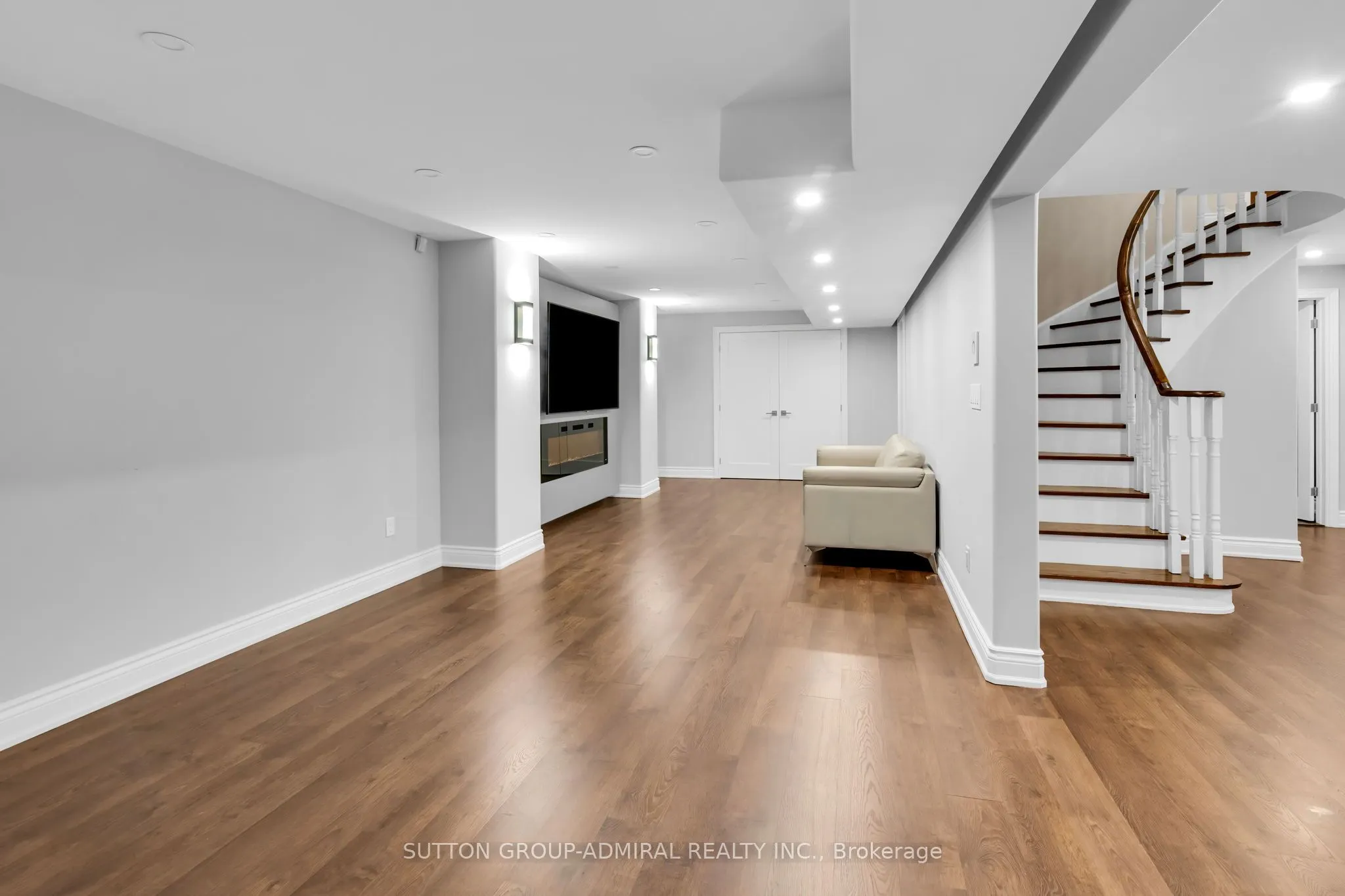 25 Grenadier Crescent