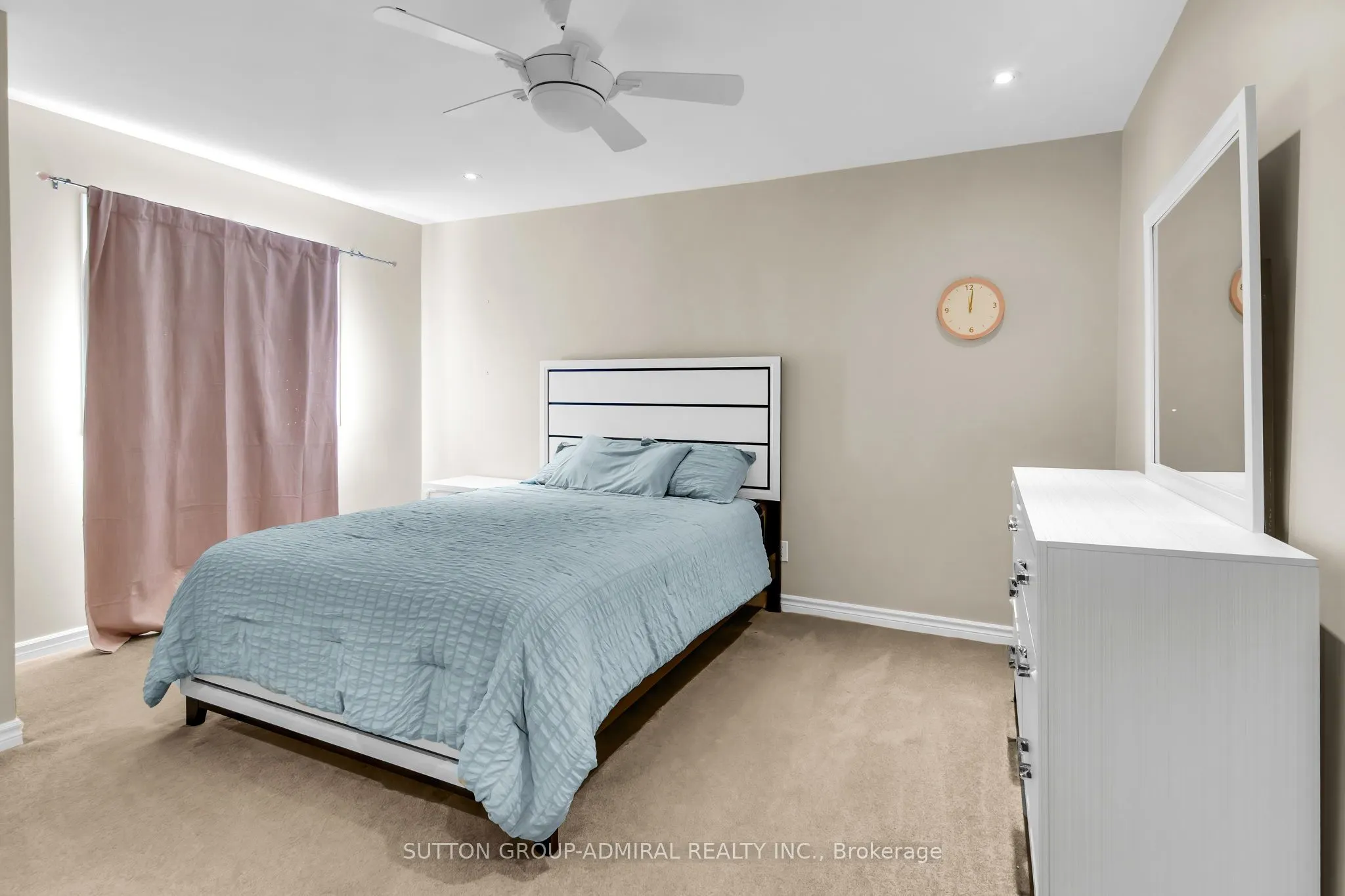 25 Grenadier Crescent