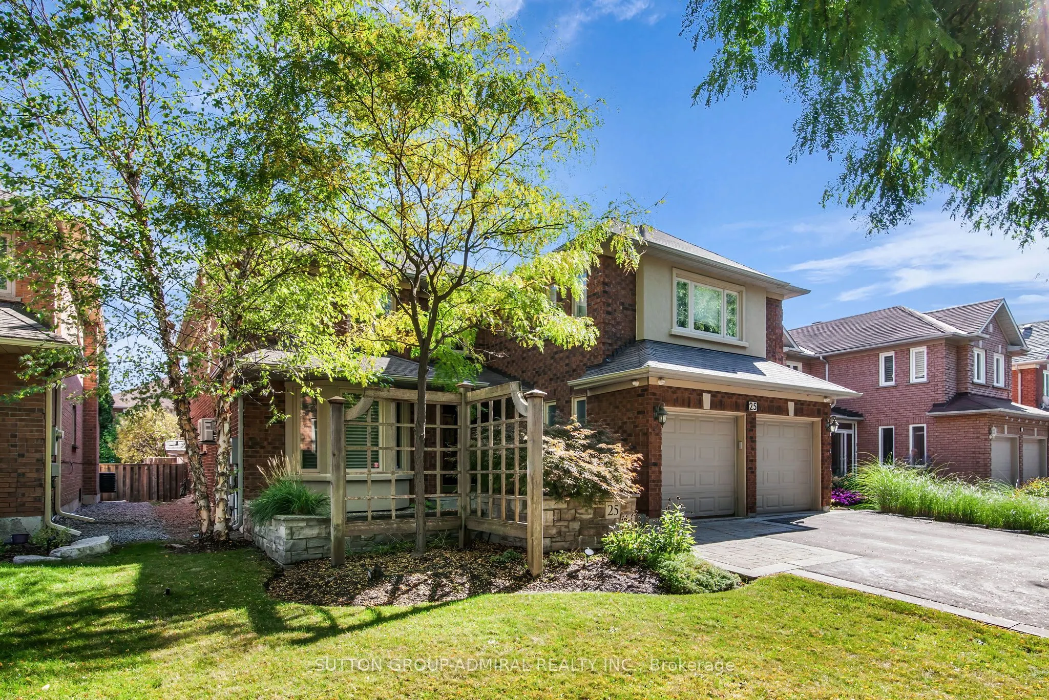 25 Grenadier Crescent