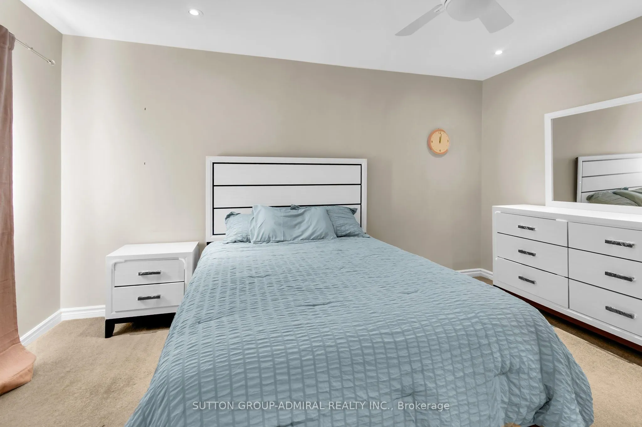 25 Grenadier Crescent