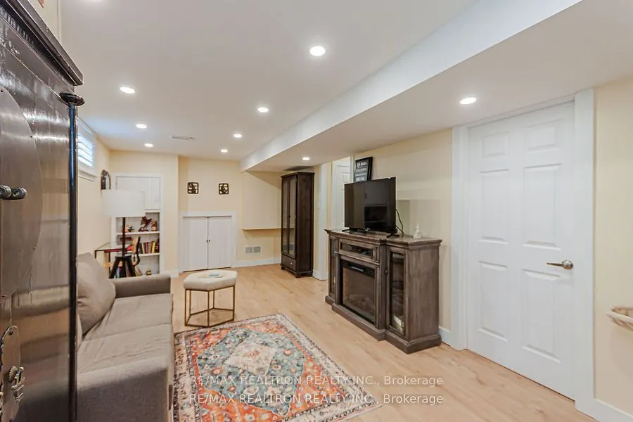12 Lynn Crescent