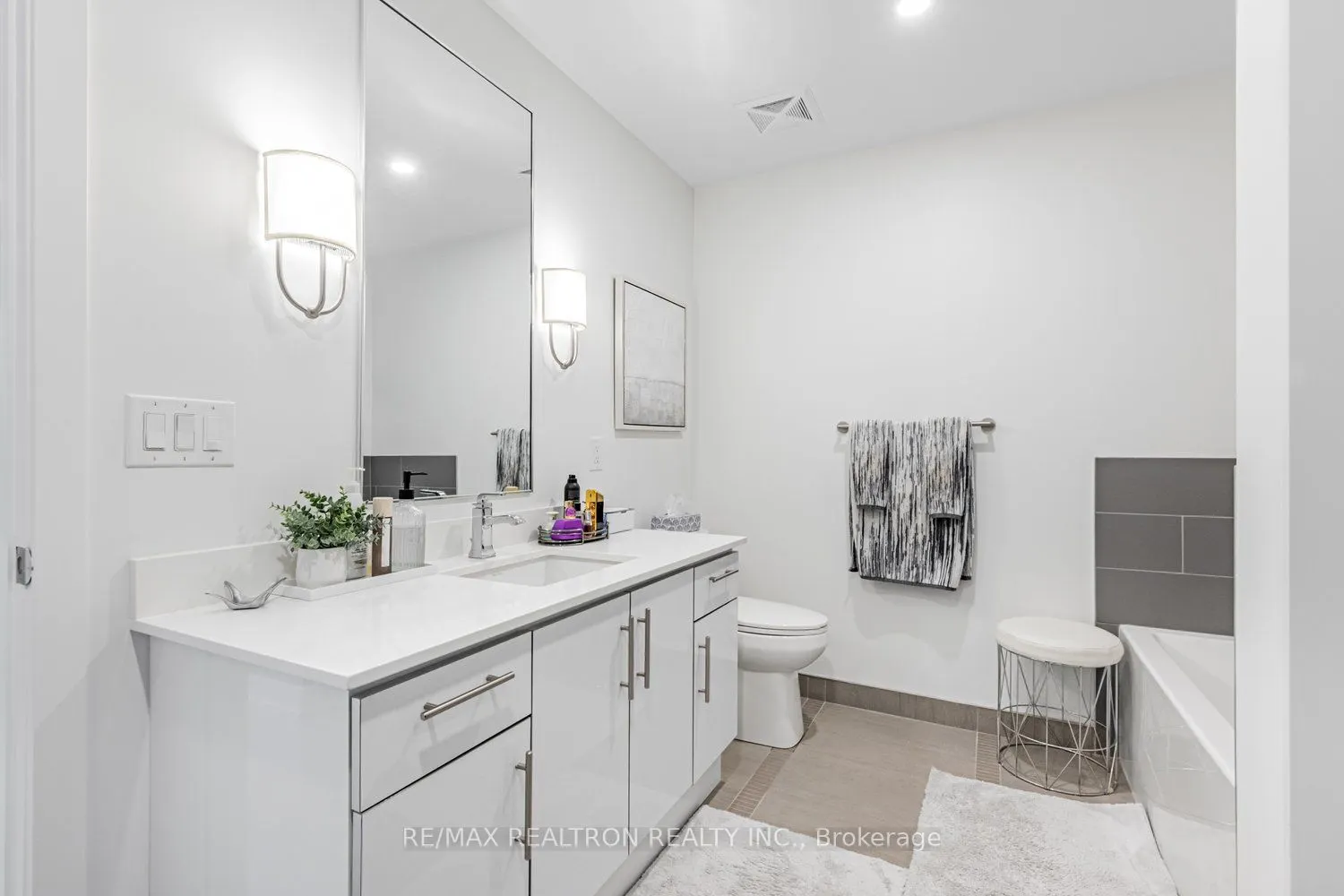 333 Sea Ray Avenue, #D124