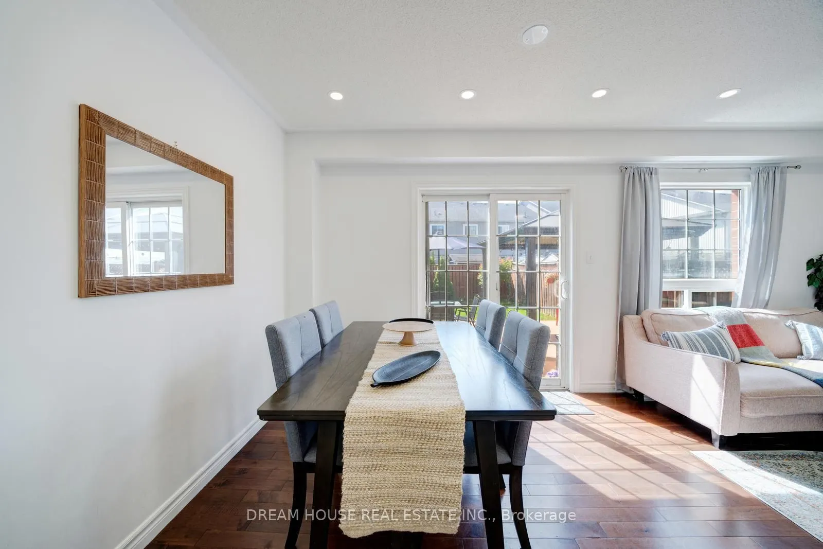 417 King Street E