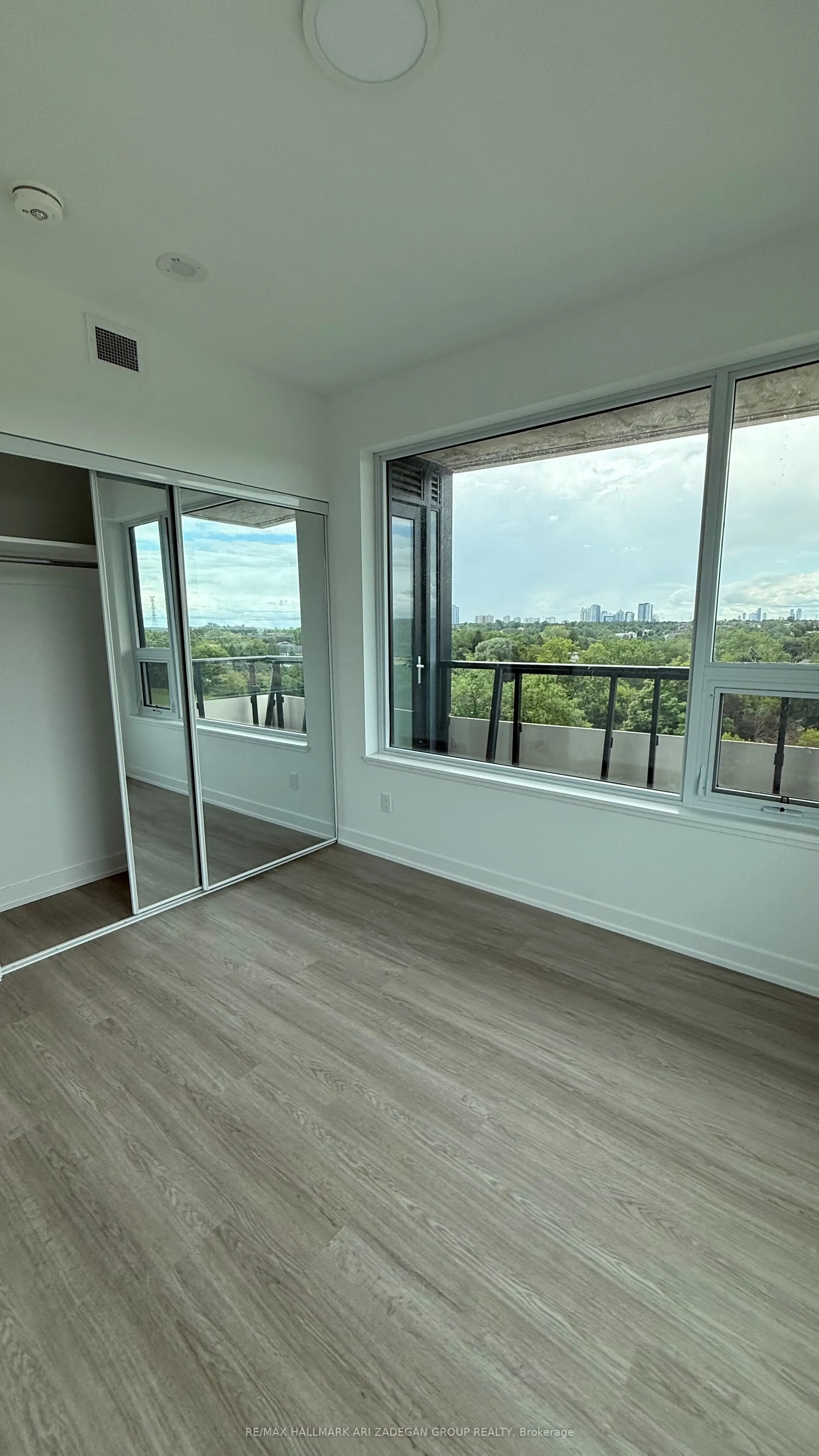 8188 Yonge Street, #805