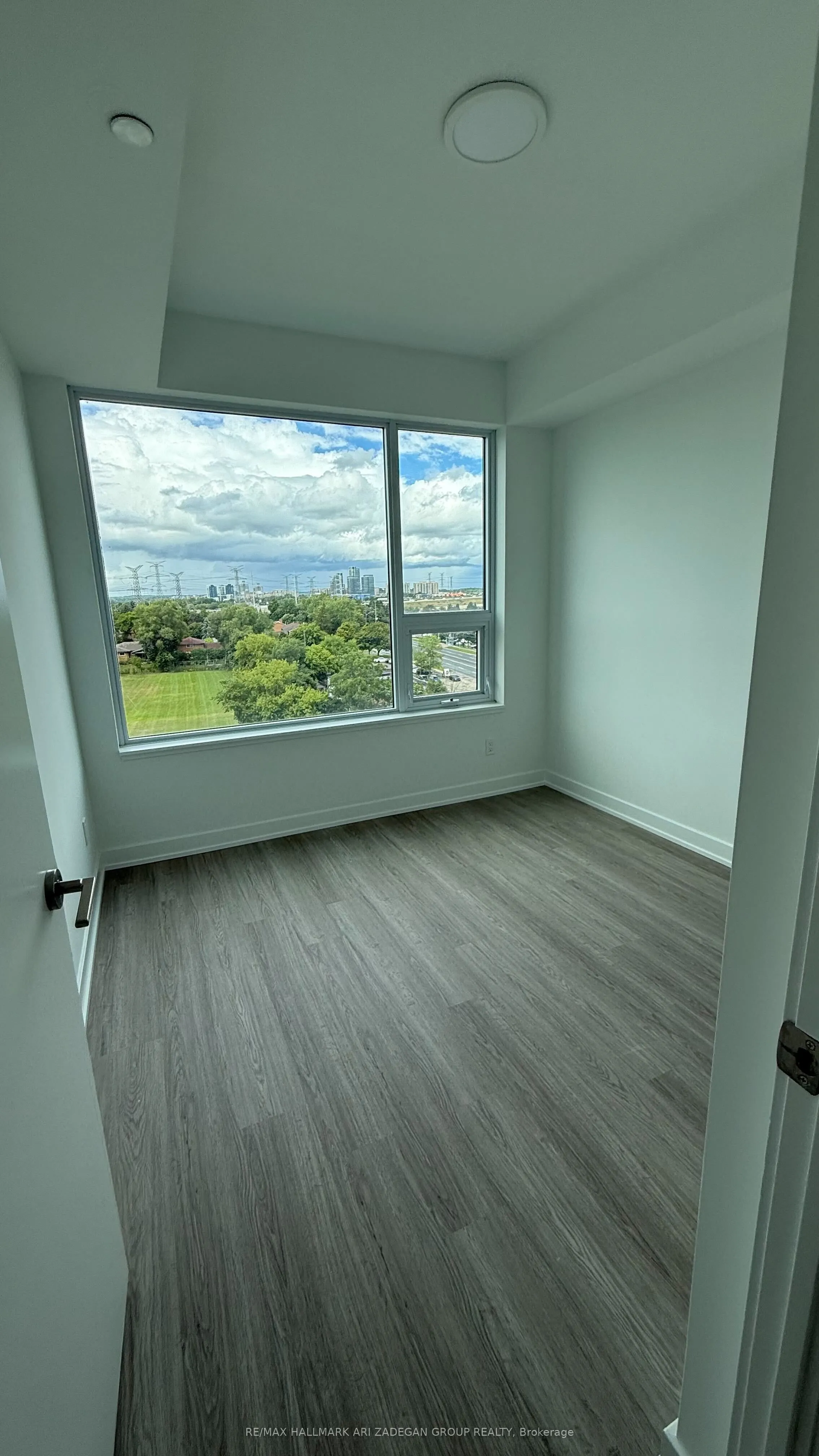 8188 Yonge Street, #805