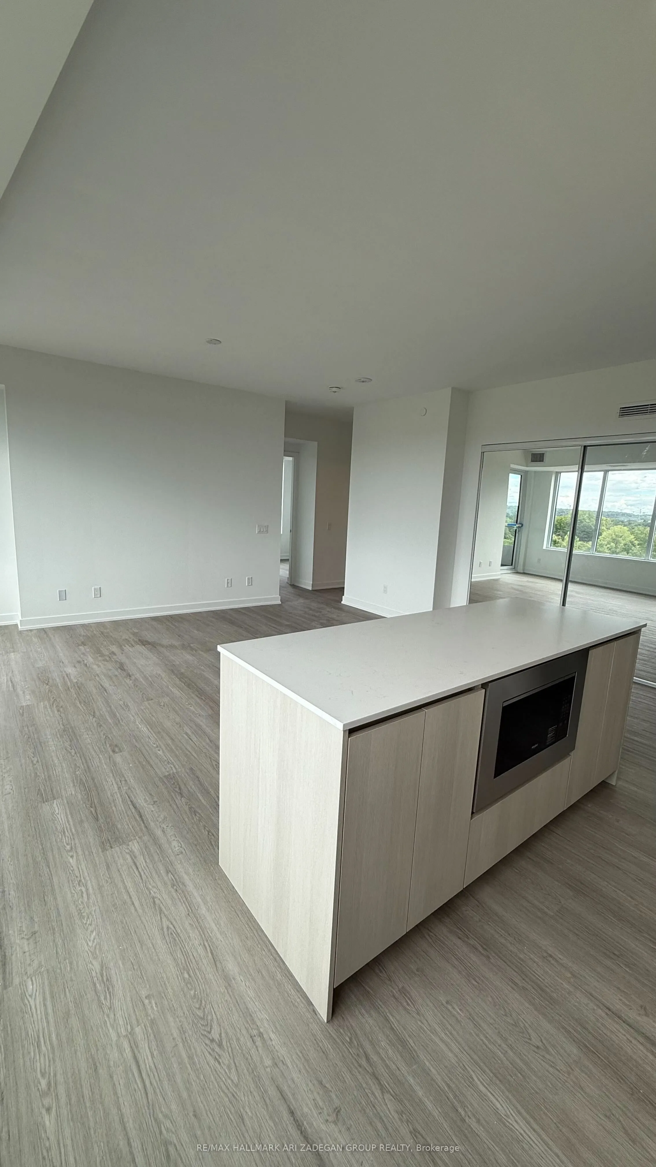 8188 Yonge Street, #805