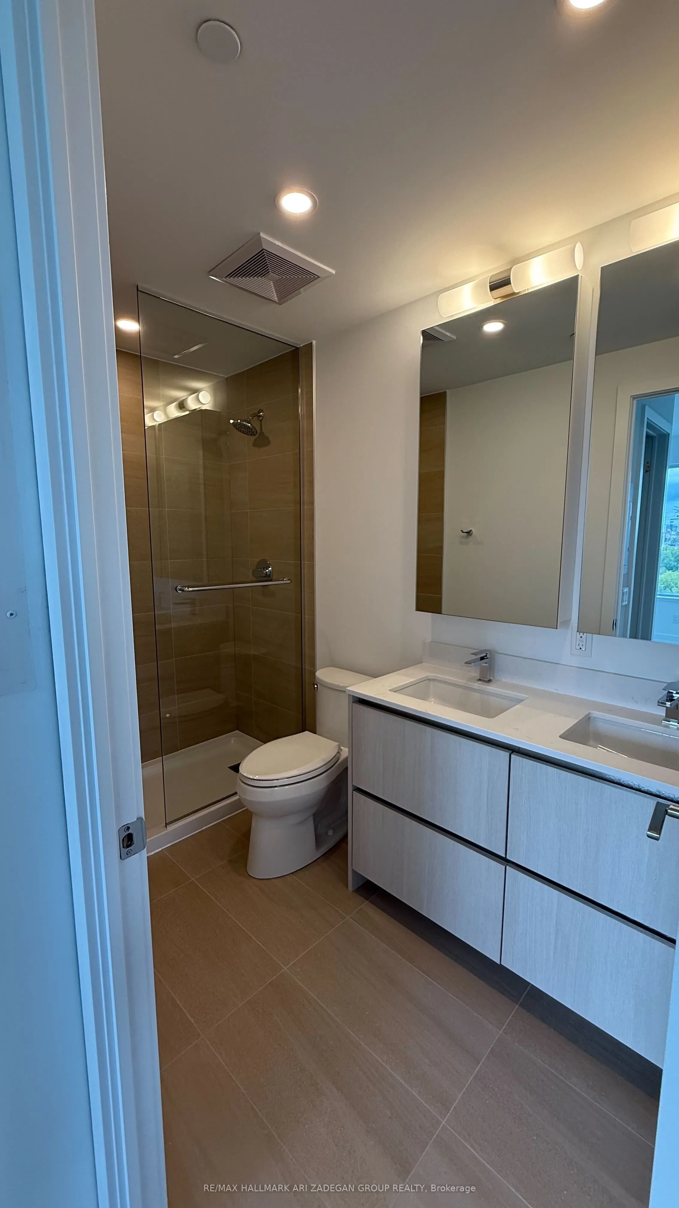 8188 Yonge Street, #805