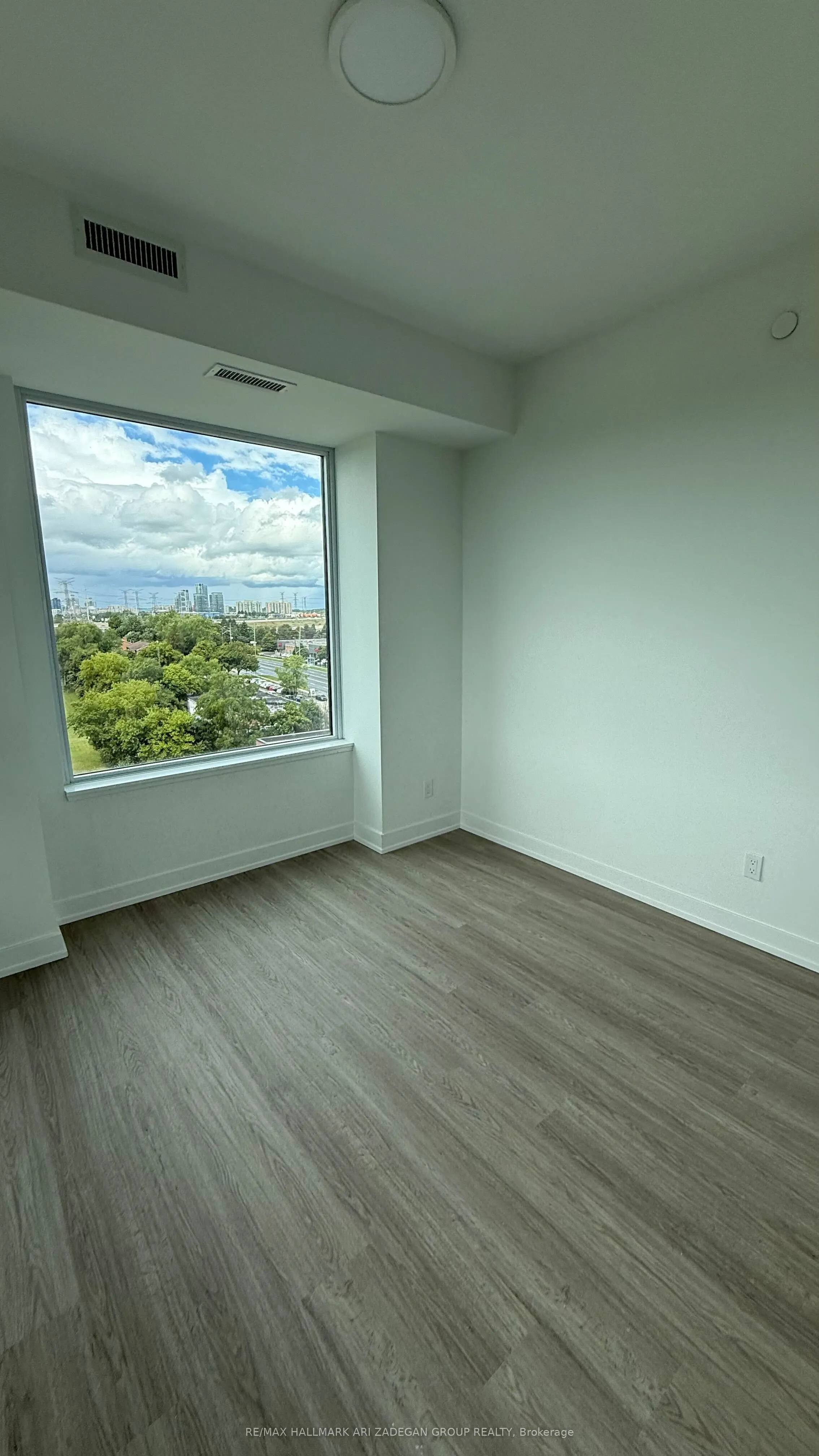 8188 Yonge Street, #805
