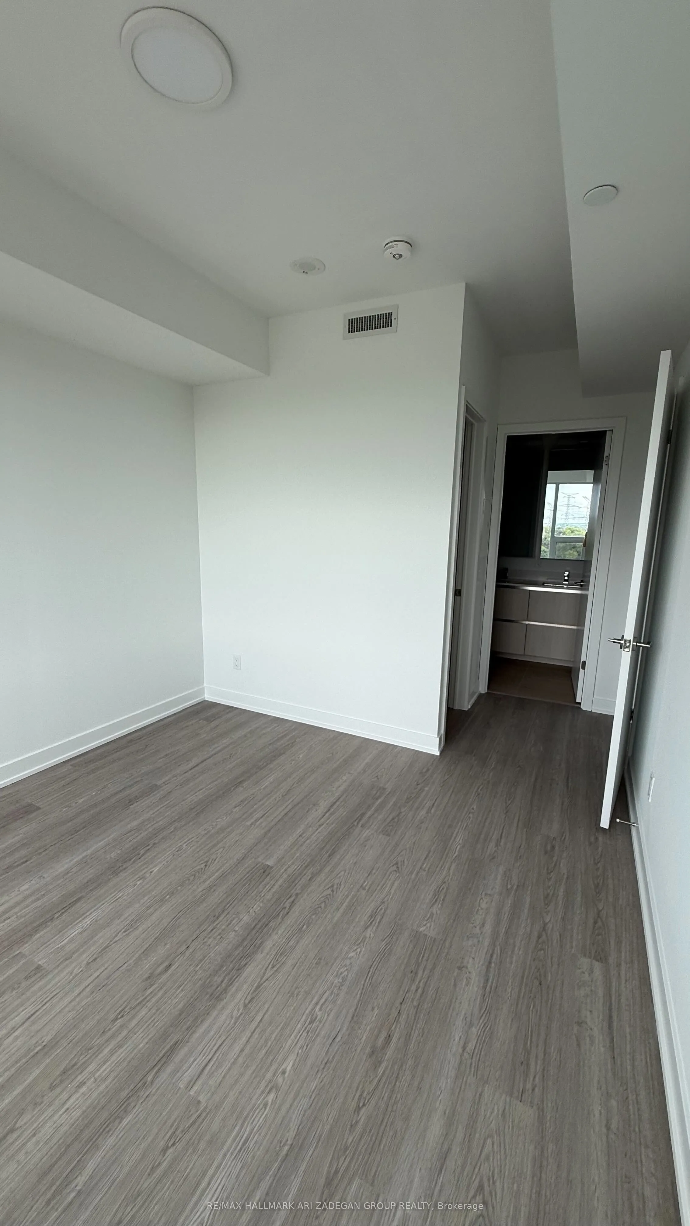 8188 Yonge Street, #805