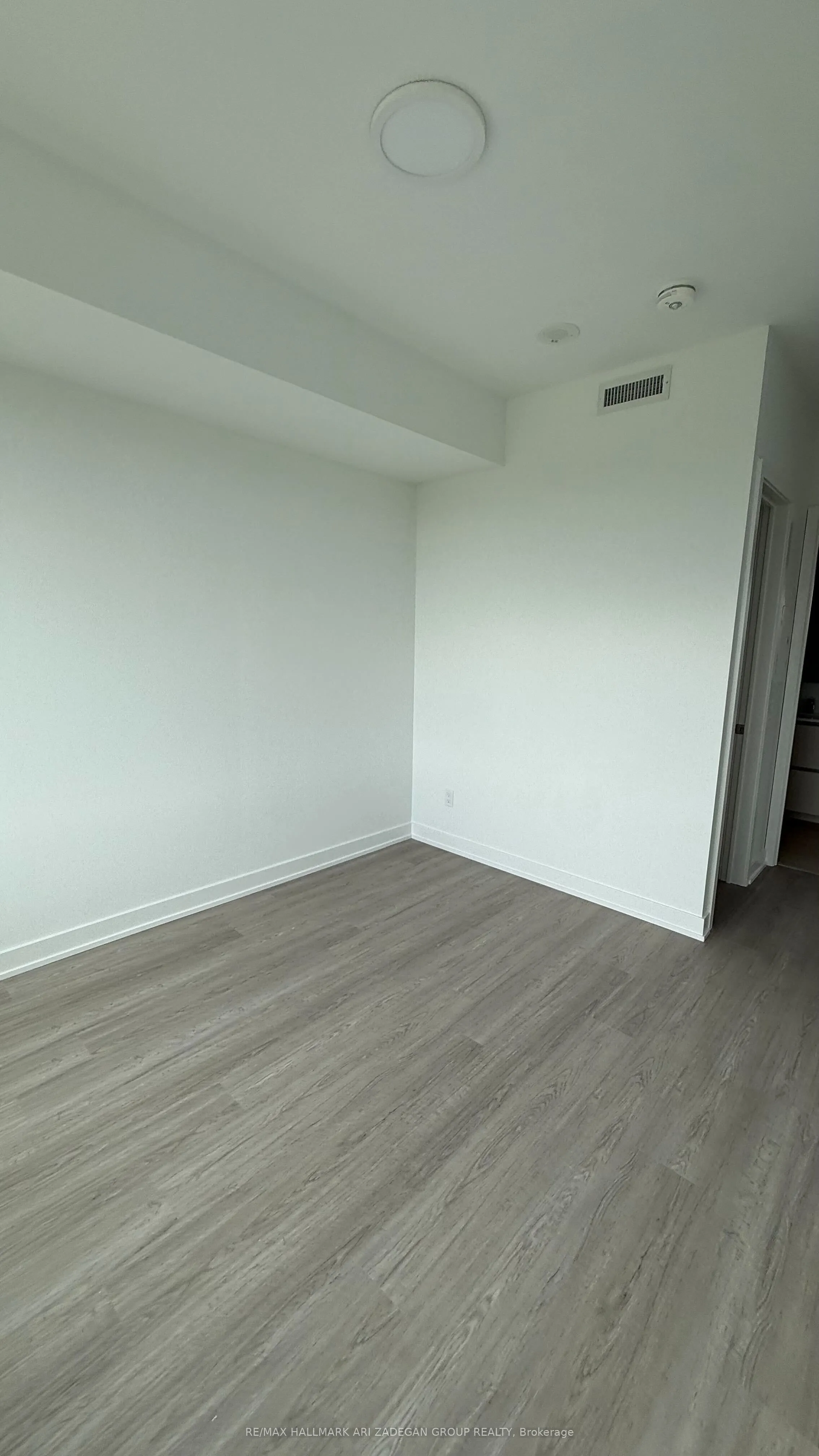 8188 Yonge Street, #805