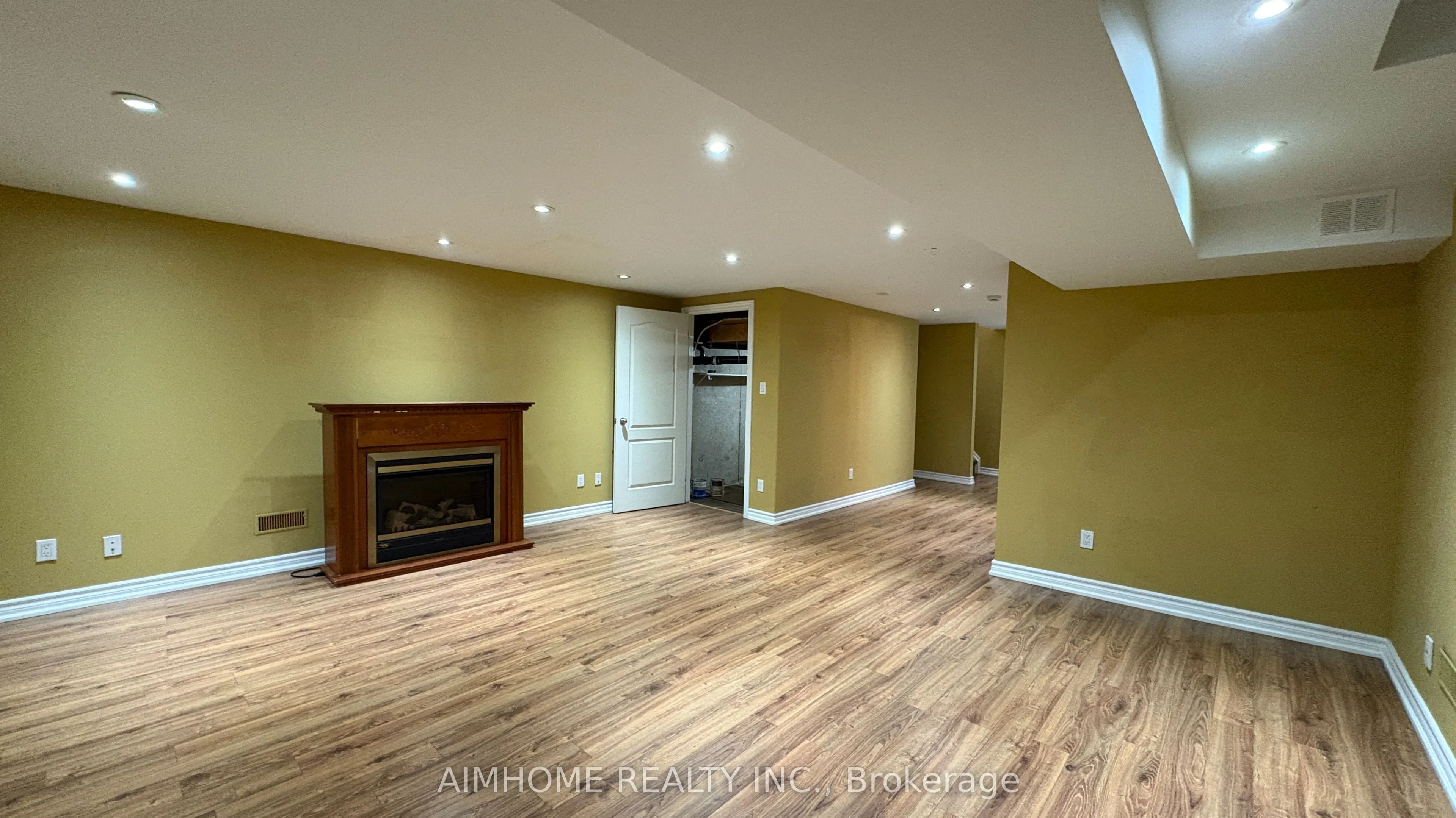 90 Briarhall Crescent