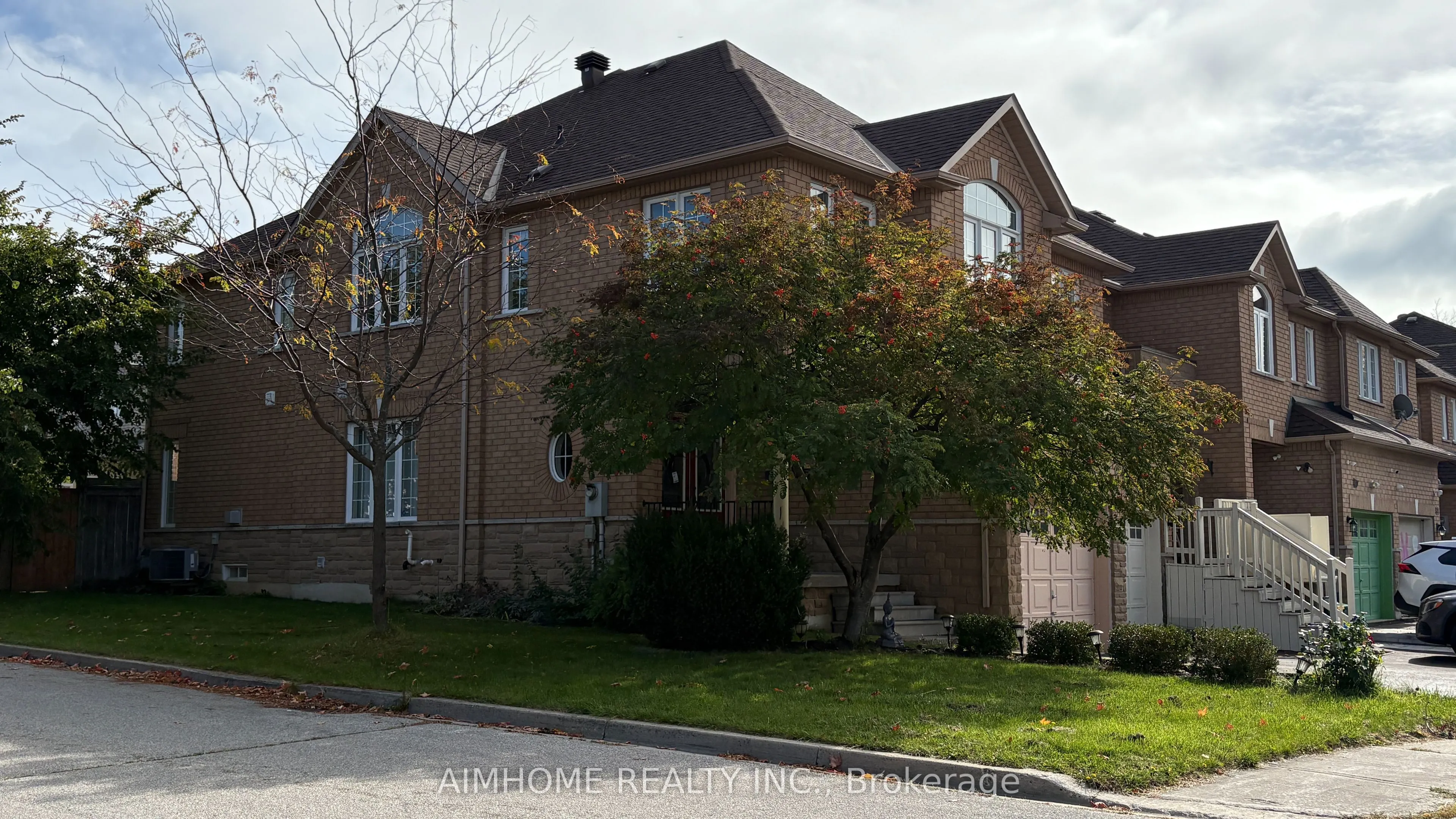 90 Briarhall Crescent