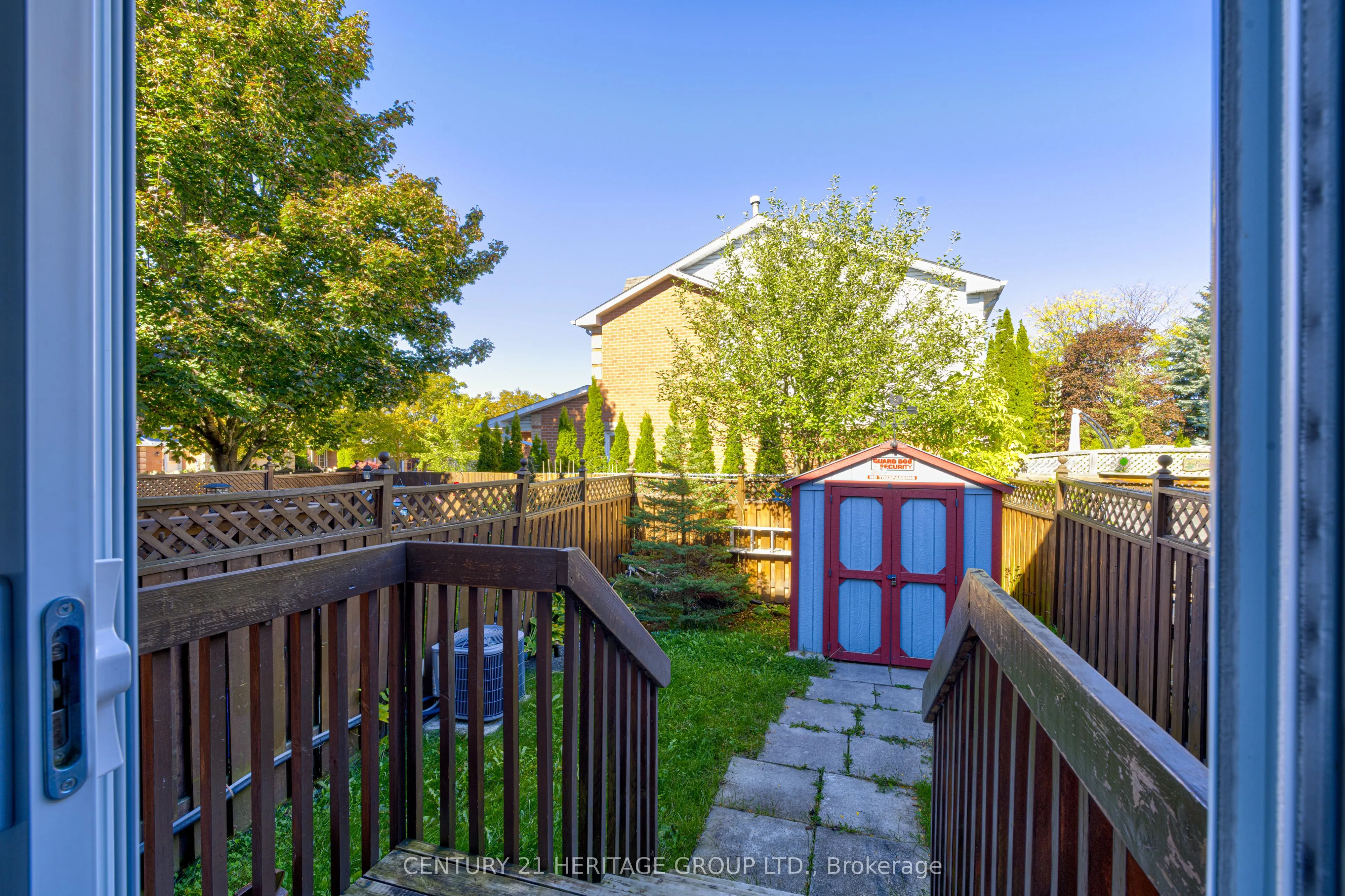 89 Potter Crescent